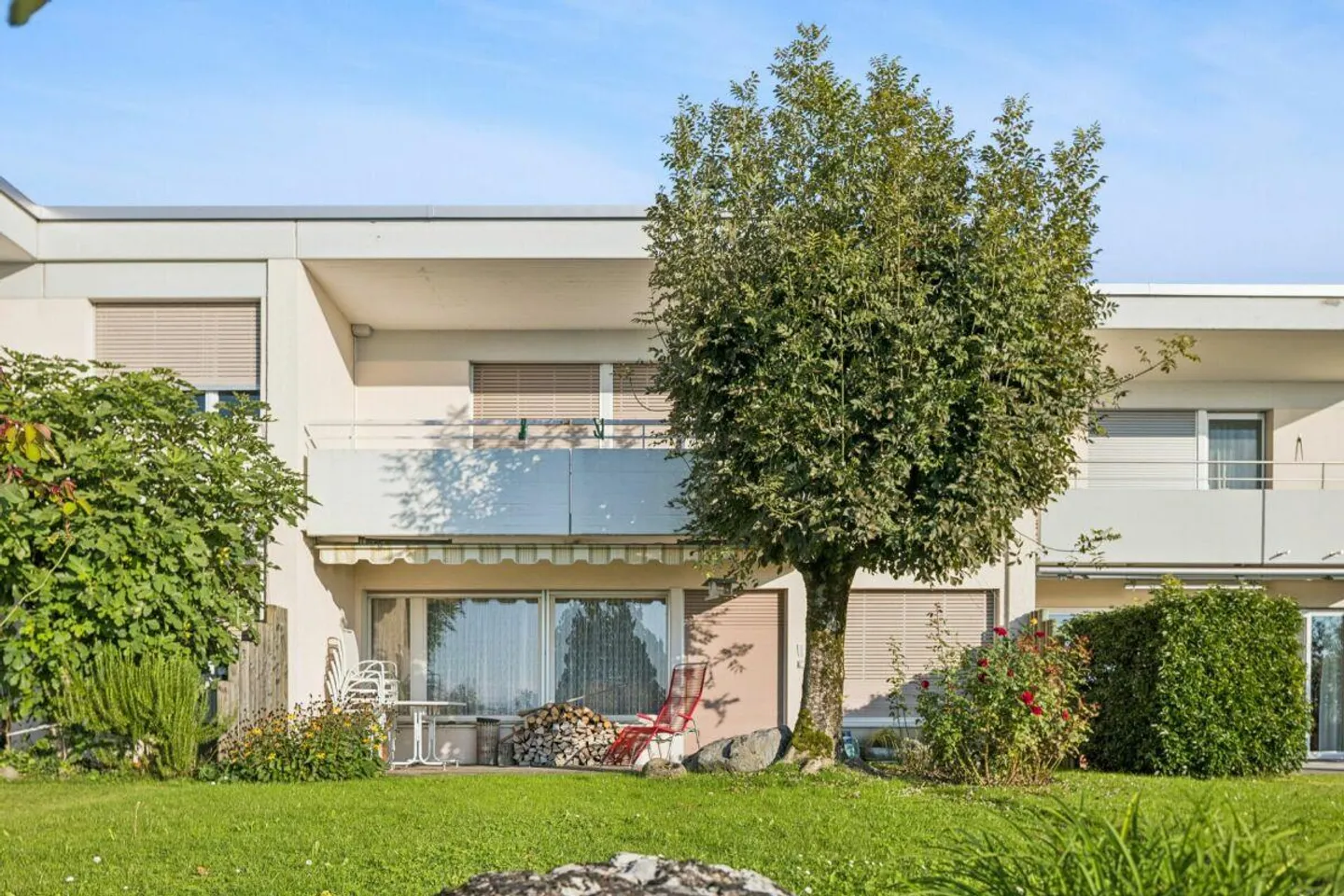 Living with a dream view of the lake in Oberwil - Photo 4 of 30