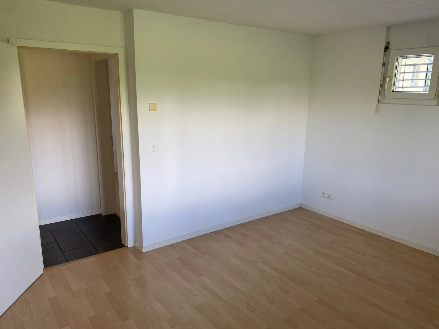 Ampio appartamento giardino di 4,5 stanze con area salotto coperta - Foto 7 di 12