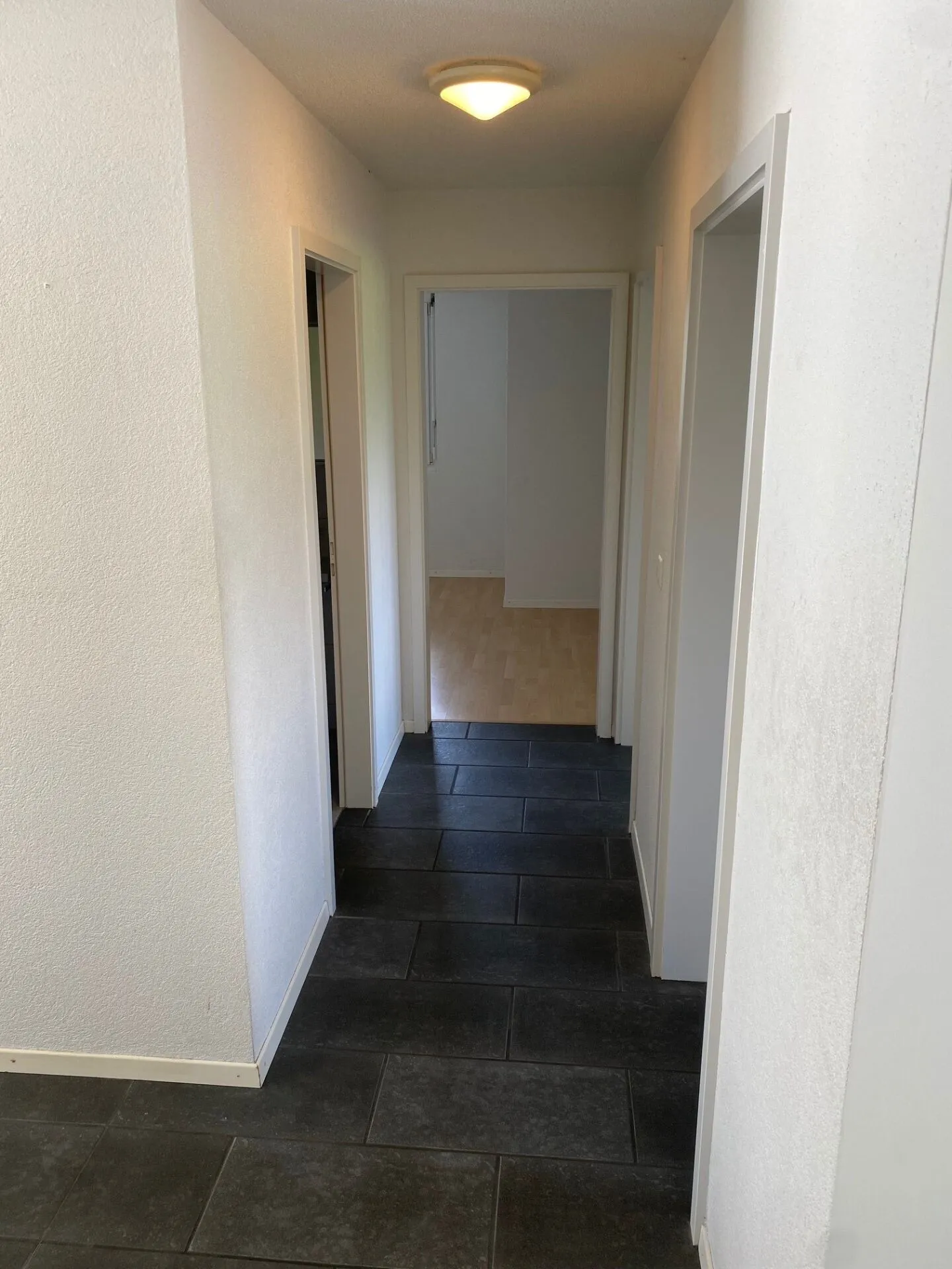 Ampio appartamento giardino di 4,5 stanze con area salotto coperta - Foto 10 di 12