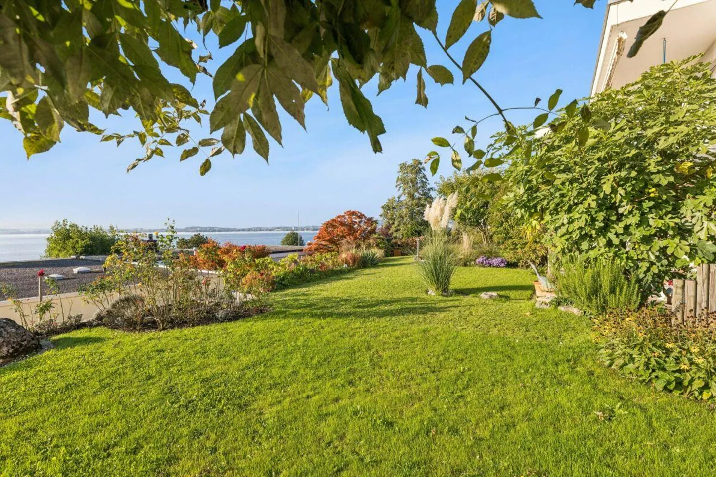 Living with a dream view of the lake in Oberwil - Photo 8 of 30