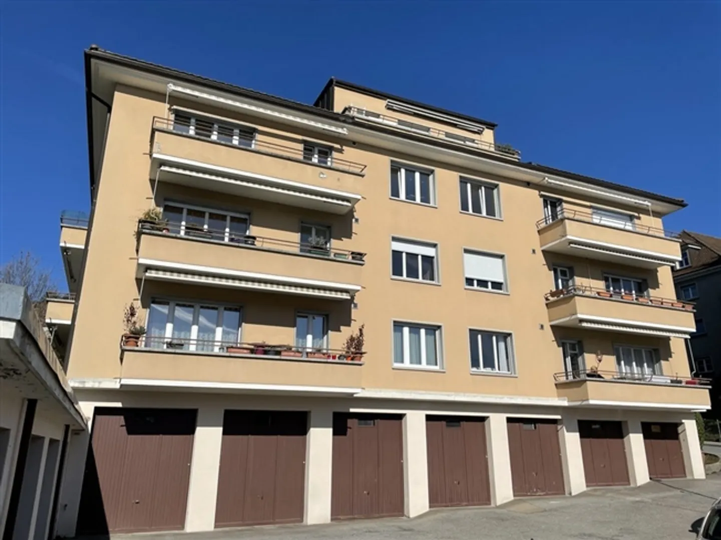 Attrapez 2,5 pièces - Photo 1 sur 7