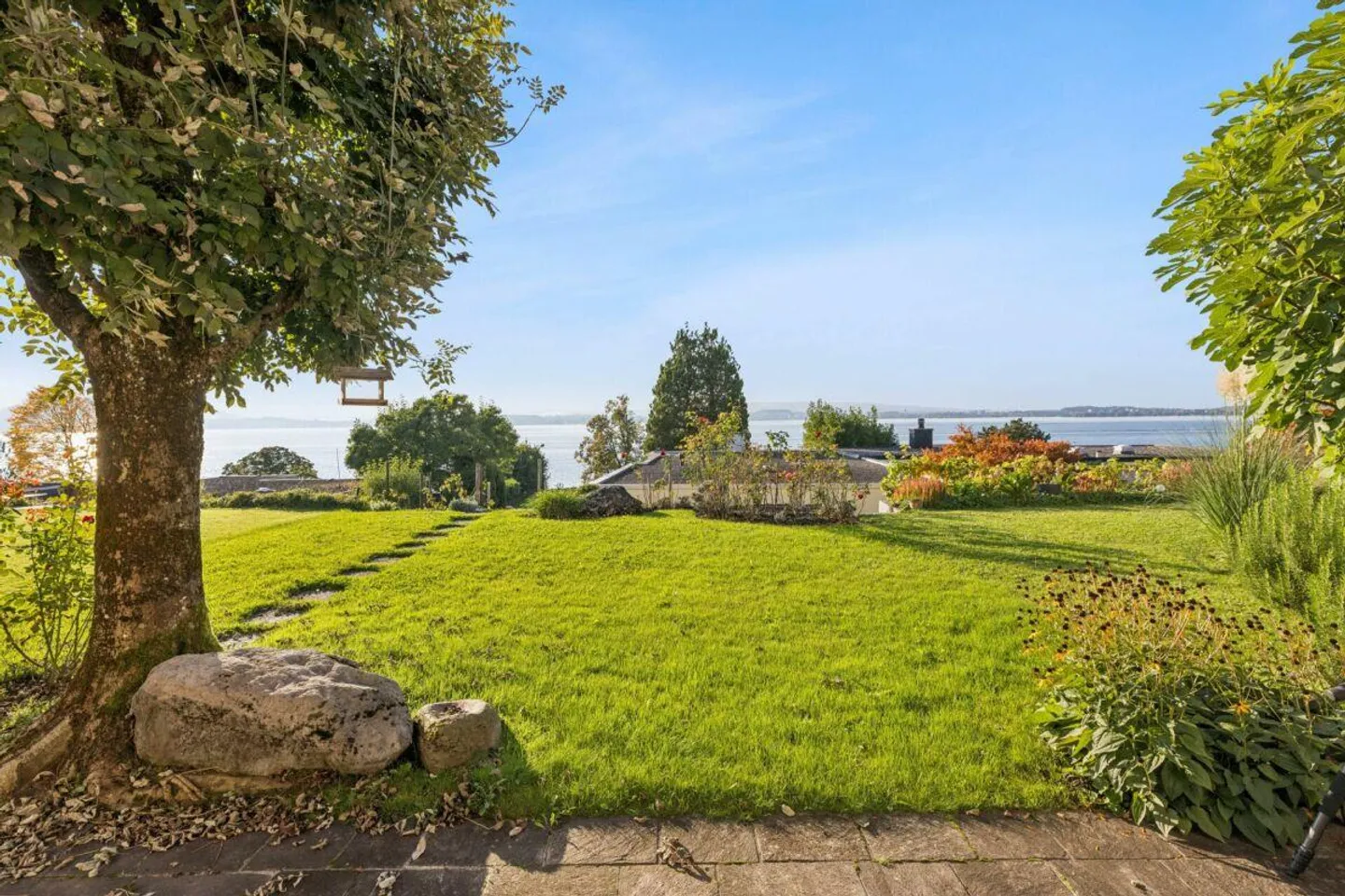 Living with a dream view of the lake in Oberwil - Photo 14 of 30