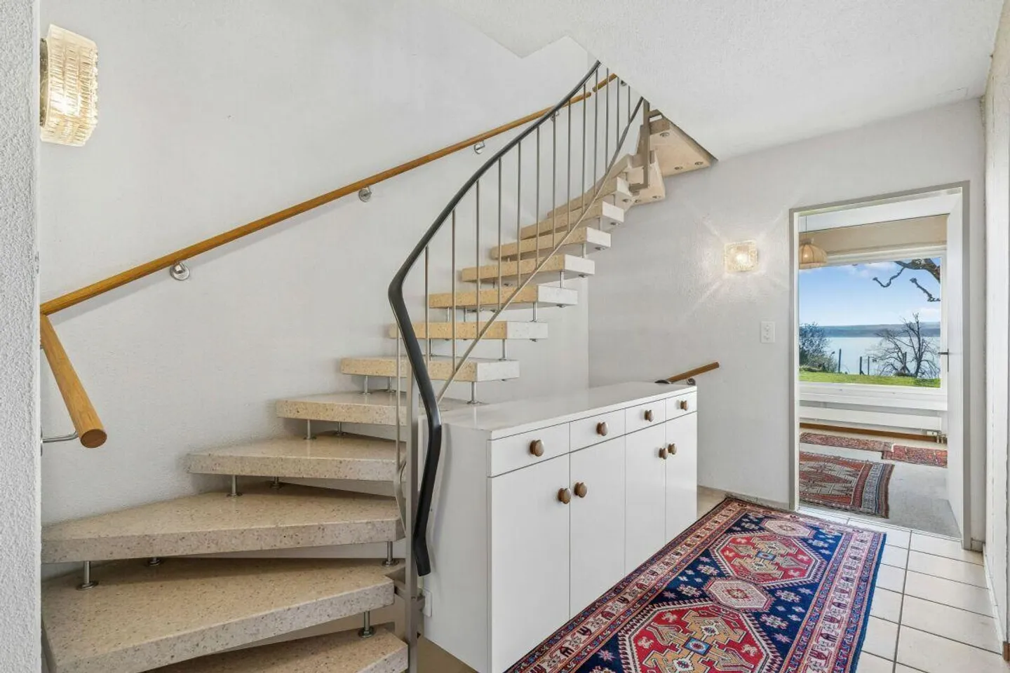 Living with a dream view of the lake in Oberwil - Photo 17 of 30