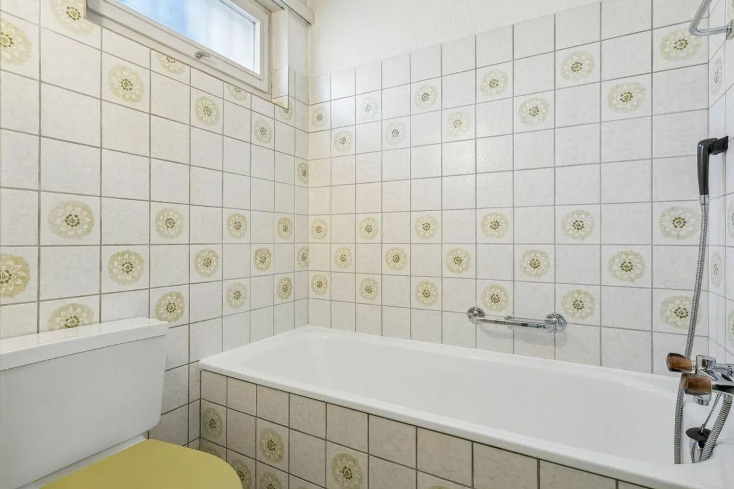 Living with a dream view of the lake in Oberwil - Photo 24 of 30