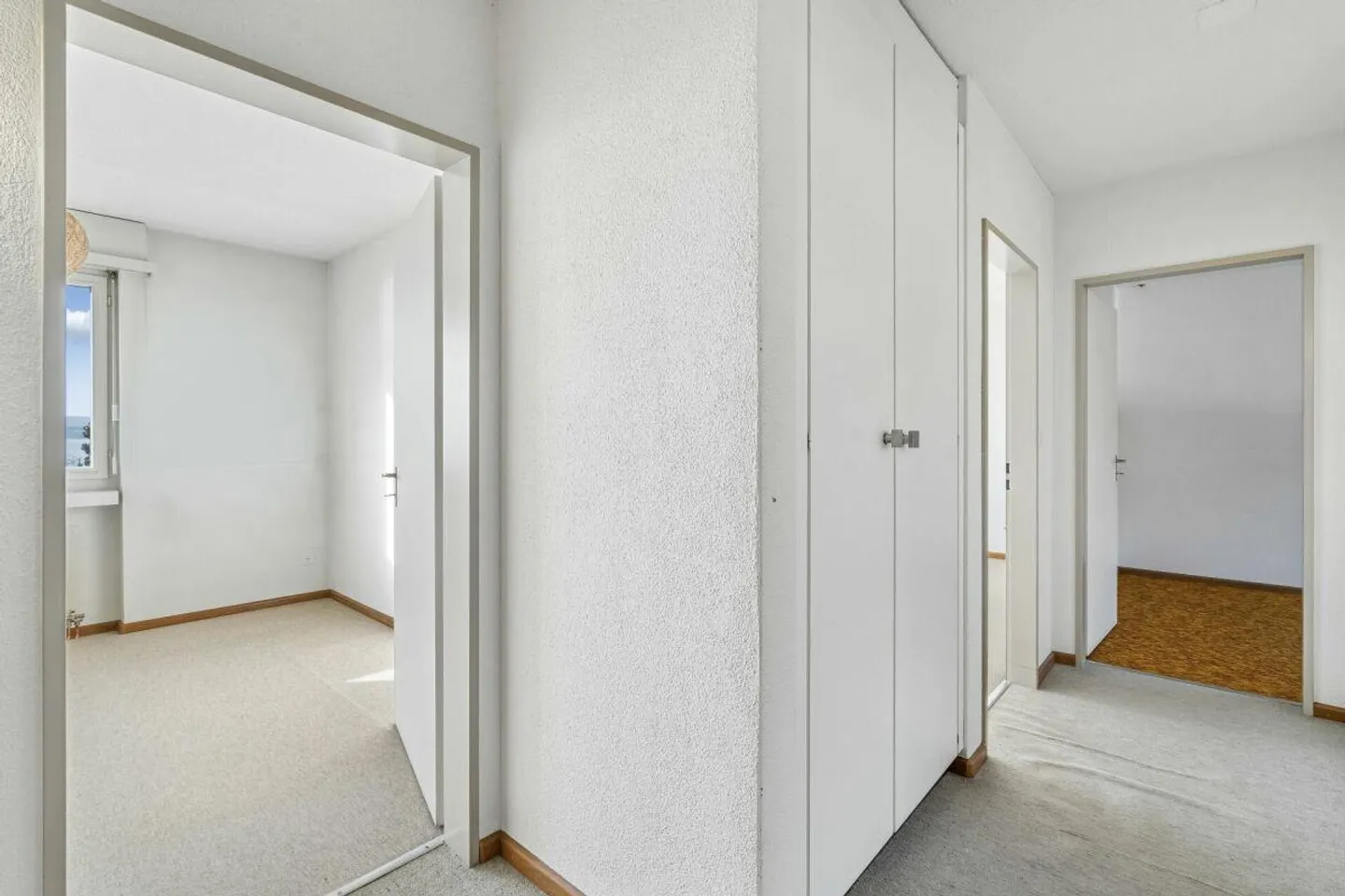 Living with a dream view of the lake in Oberwil - Photo 19 of 30