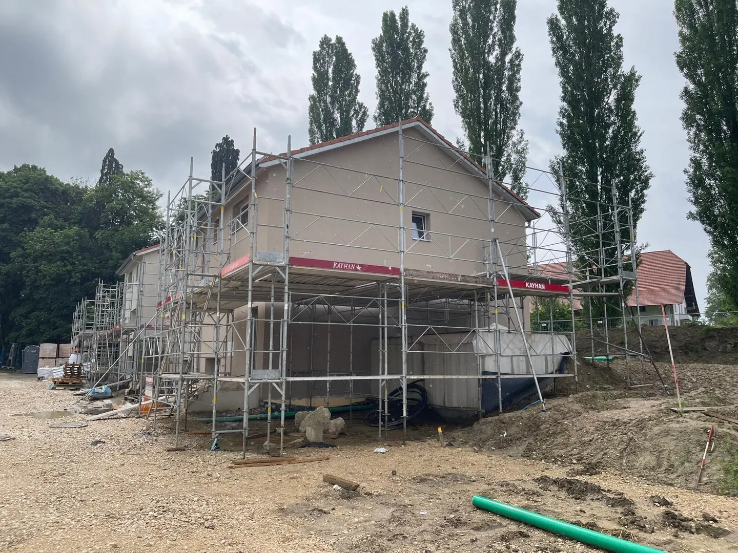 Modern Villas in Misery - Photo 1 of 9