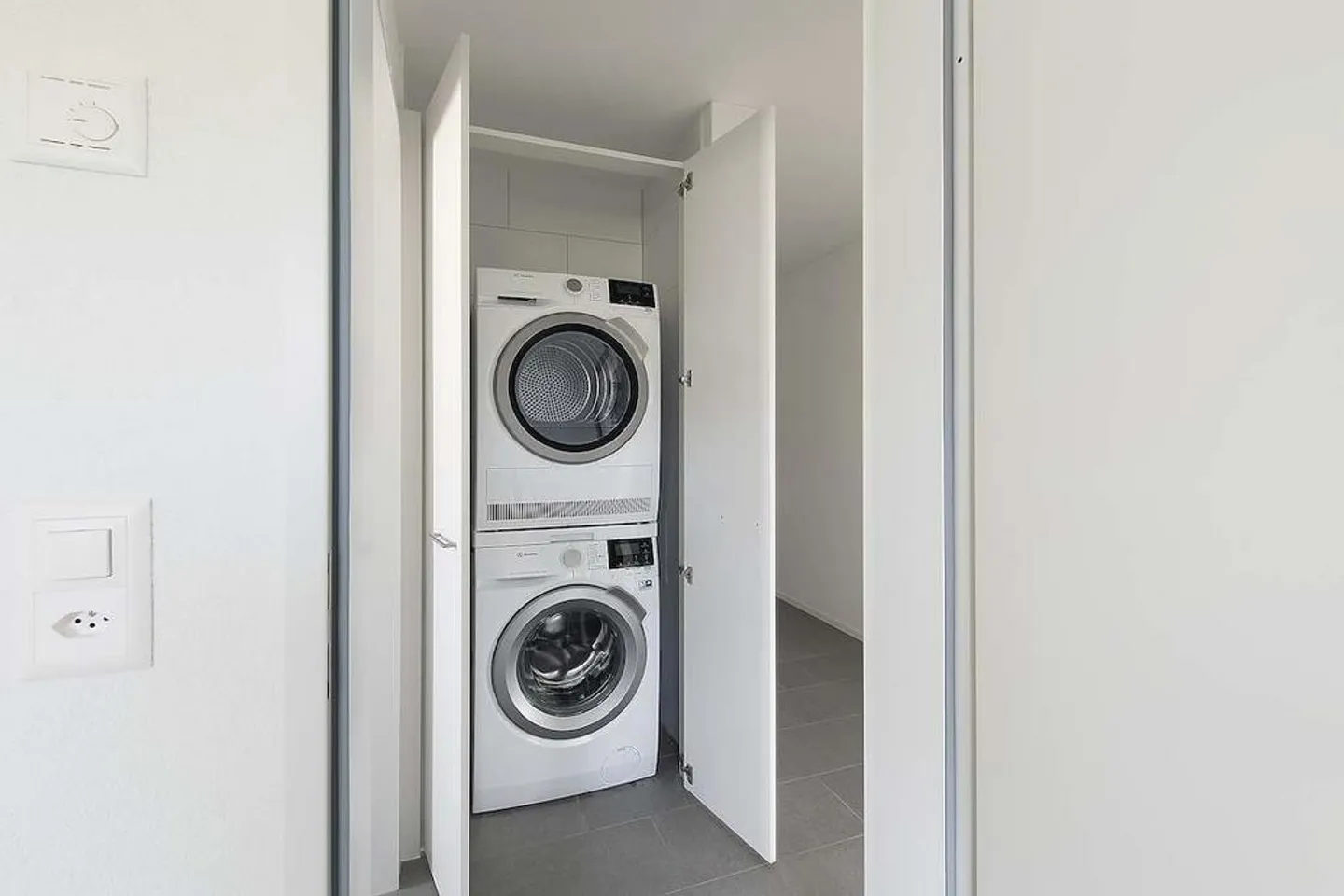 Appartement moderne de 4 pièces, emplacement calme à Dietikon - Photo 3 sur 10