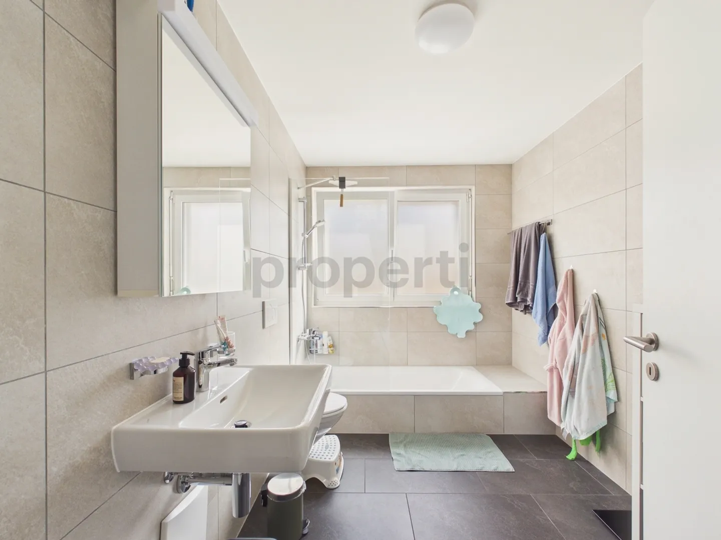 Appartement moderne avec ascenseur - Photo 9 sur 11