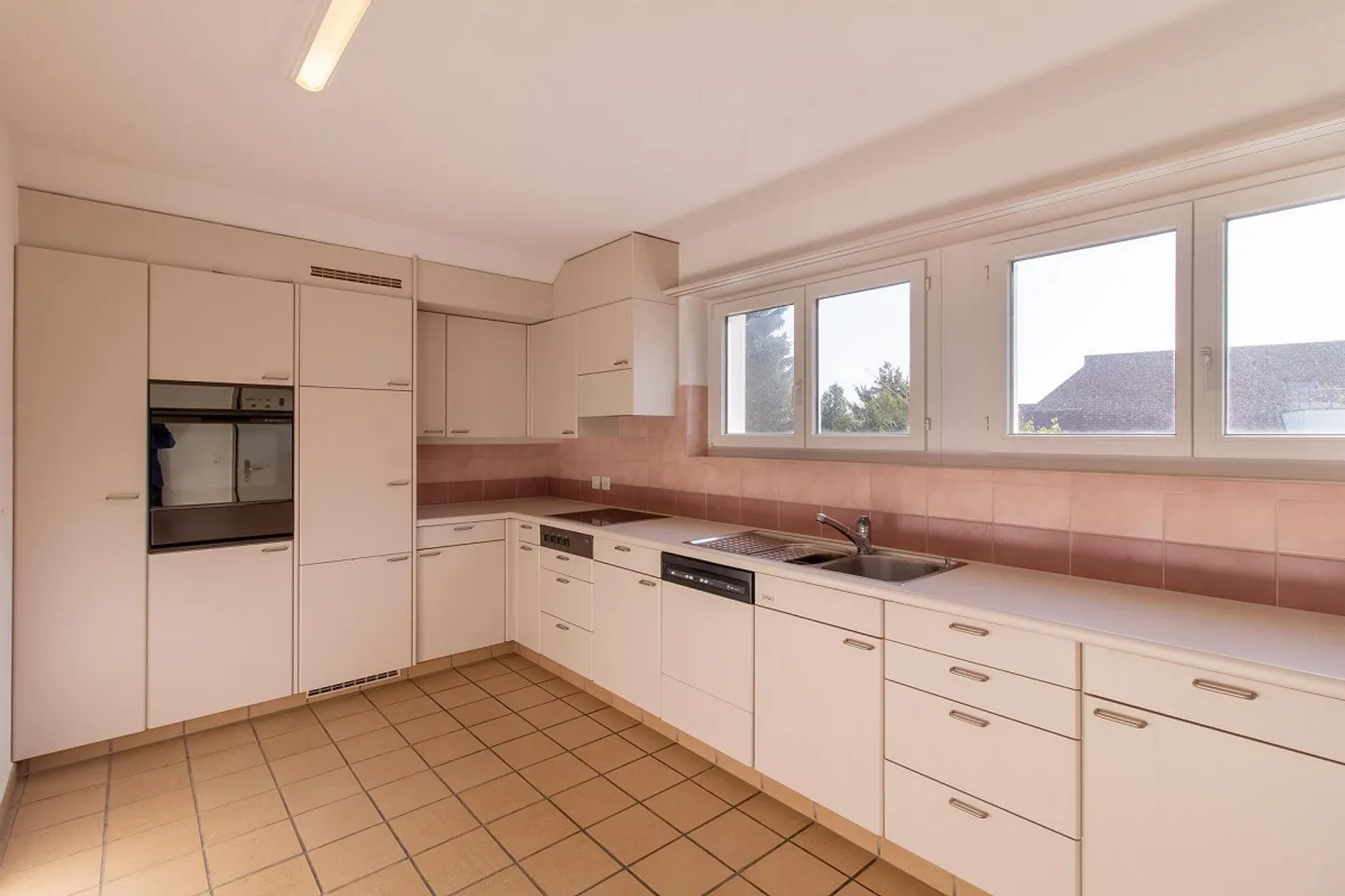 Spacious 4½-room apartment in a central location - Photo 1 of 5