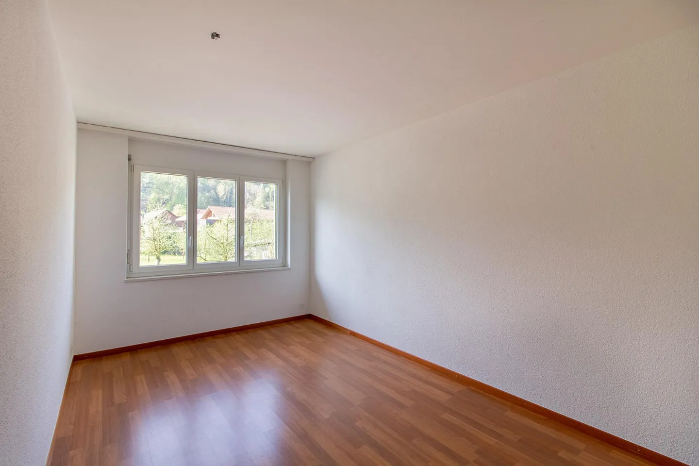 Spacious 4½-room apartment in a central location - Photo 2 of 5