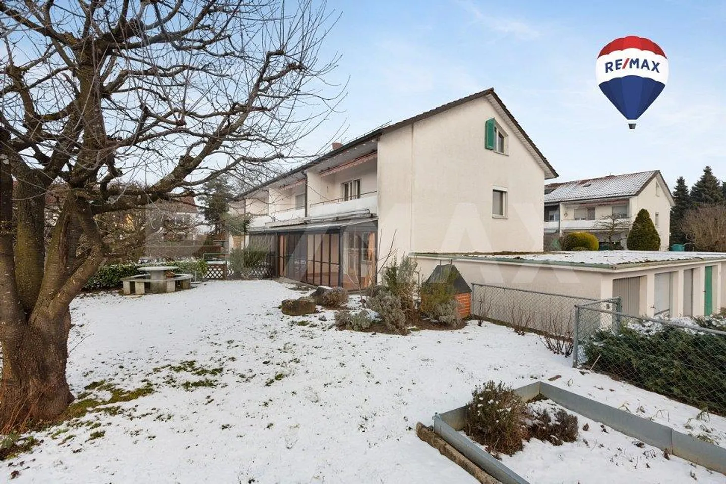 Gepflegtes 6.5-Zi.-Eckhaus mit grosszügigem Garten - Foto 1 von 13