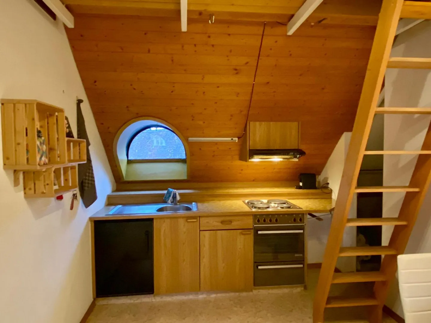 1.5 Room Quiet Attic Apartment in Stedtli Laufen - Photo 3 of 5