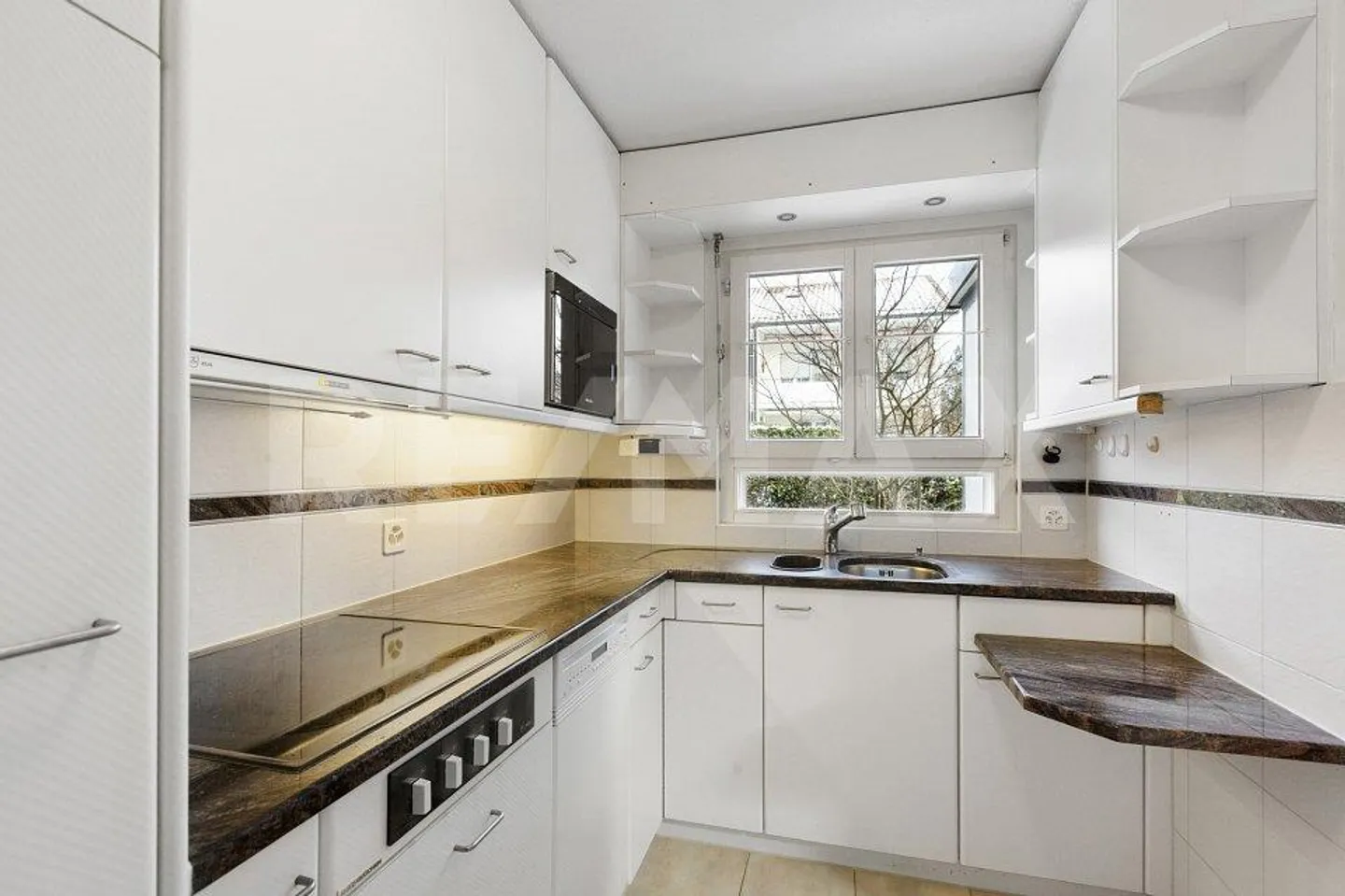 Gepflegtes 6.5-Zi.-Eckhaus mit grosszügigem Garten - Foto 4 von 13