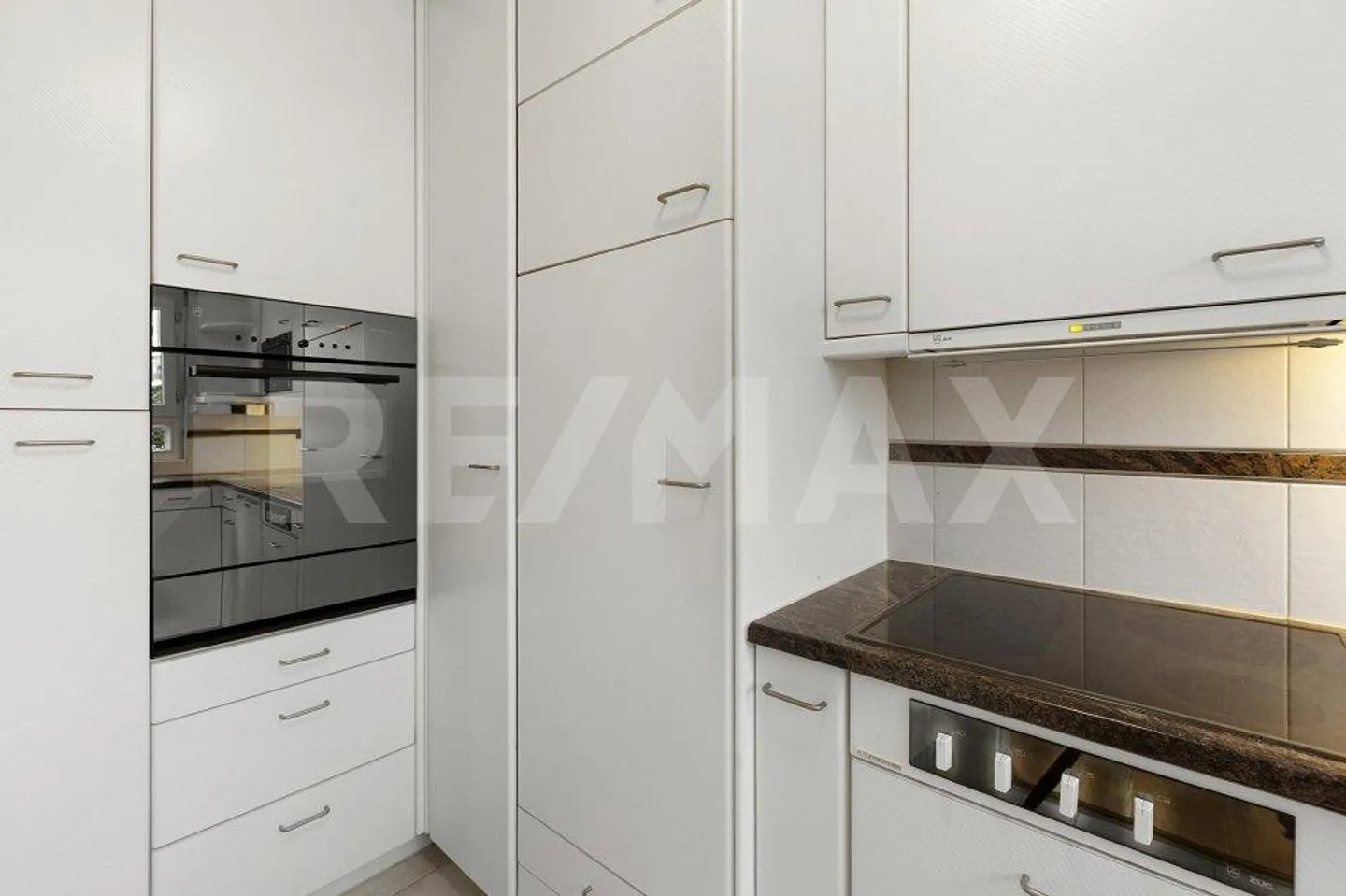 Gepflegtes 6.5-Zi.-Eckhaus mit grosszügigem Garten - Foto 5 von 13