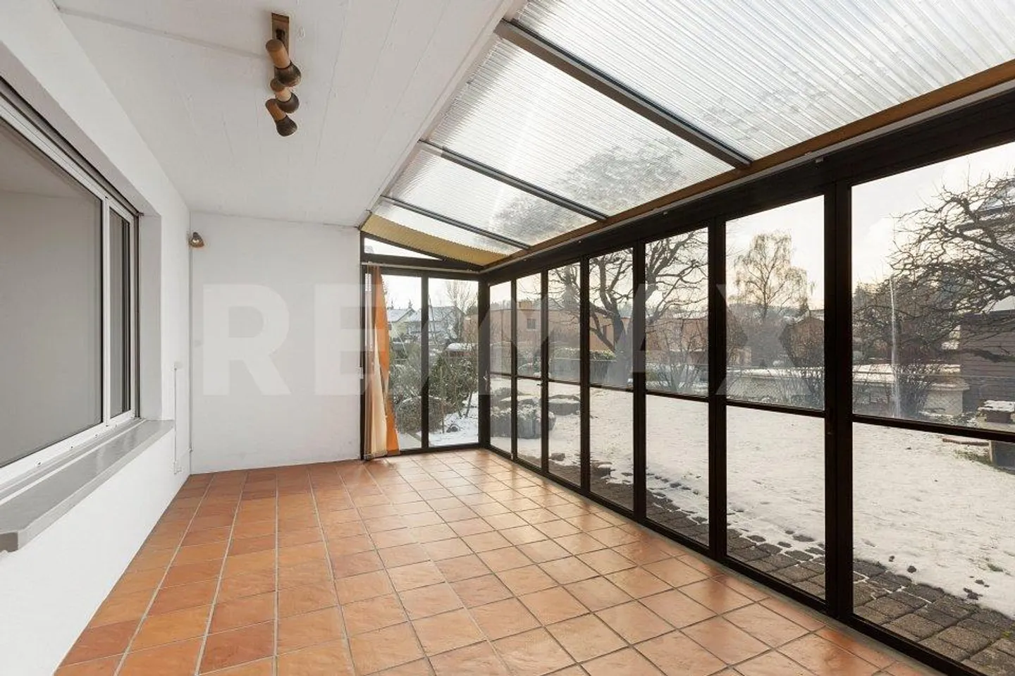 Gepflegtes 6.5-Zi.-Eckhaus mit grosszügigem Garten - Foto 8 von 13