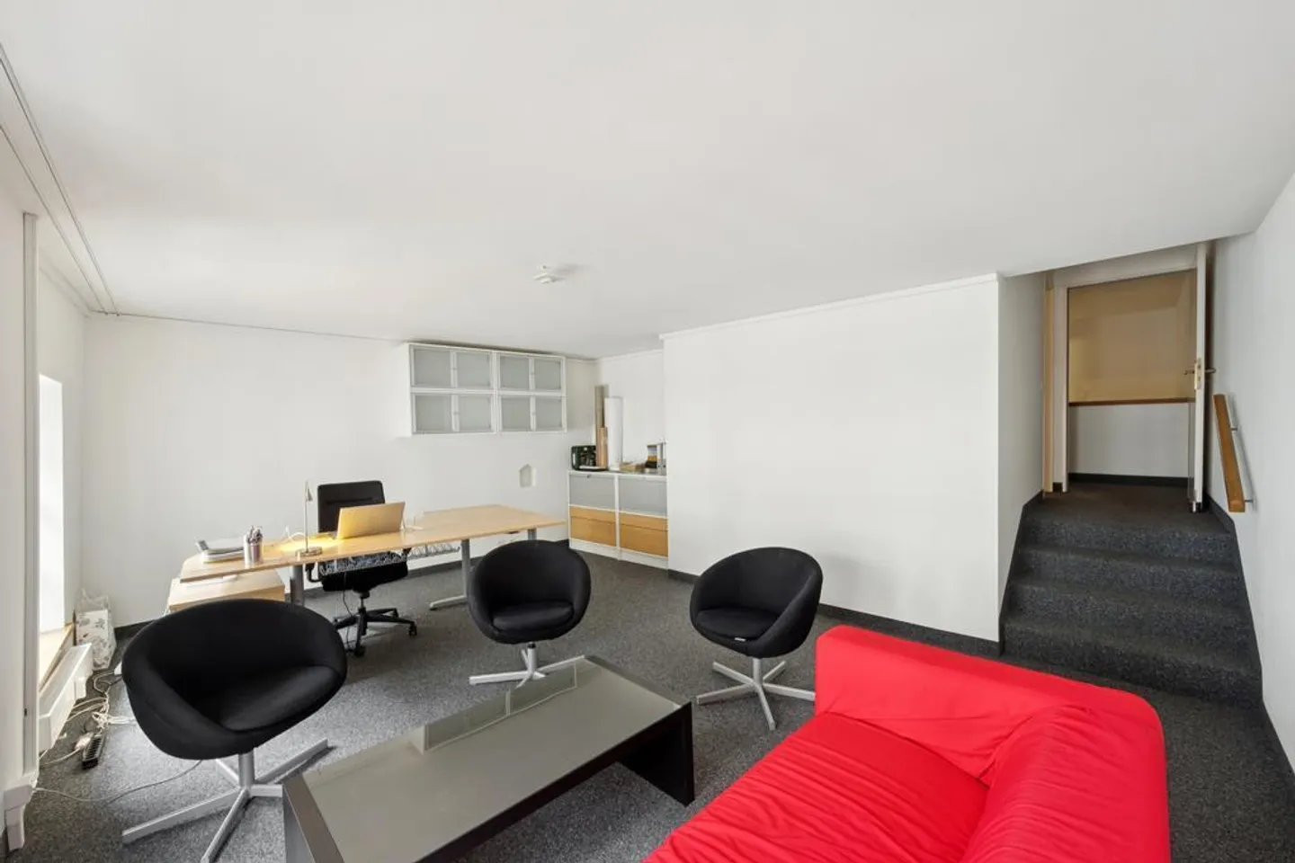 Office for rent in the historic building Zur Guldin Rosen 1432 - Photo 2 of 11