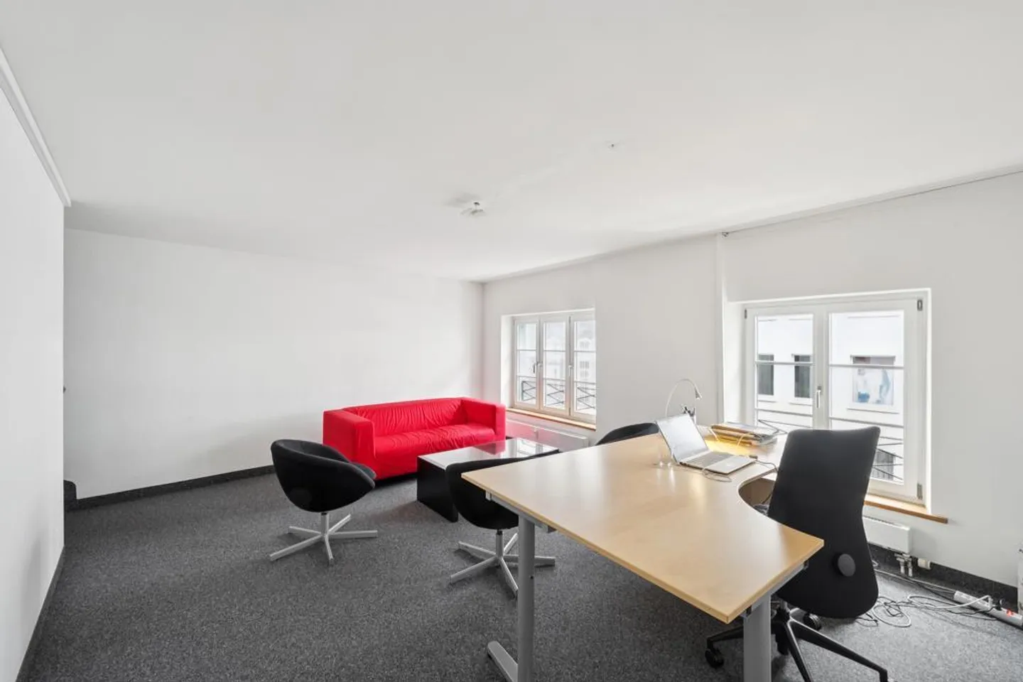 Office for rent in the historic building Zur Guldin Rosen 1432 - Photo 3 of 11