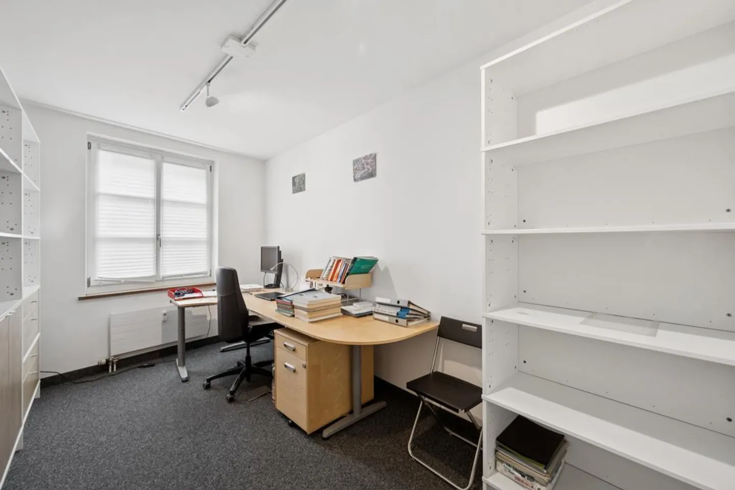 Office for rent in the historic building Zur Guldin Rosen 1432 - Photo 4 of 11