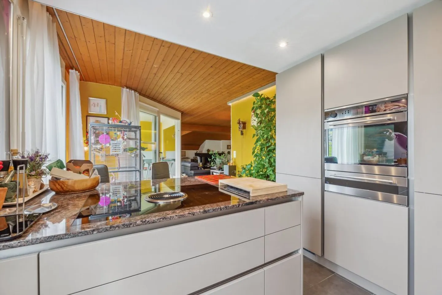 Charming apartment with character - Photo 3 of 8