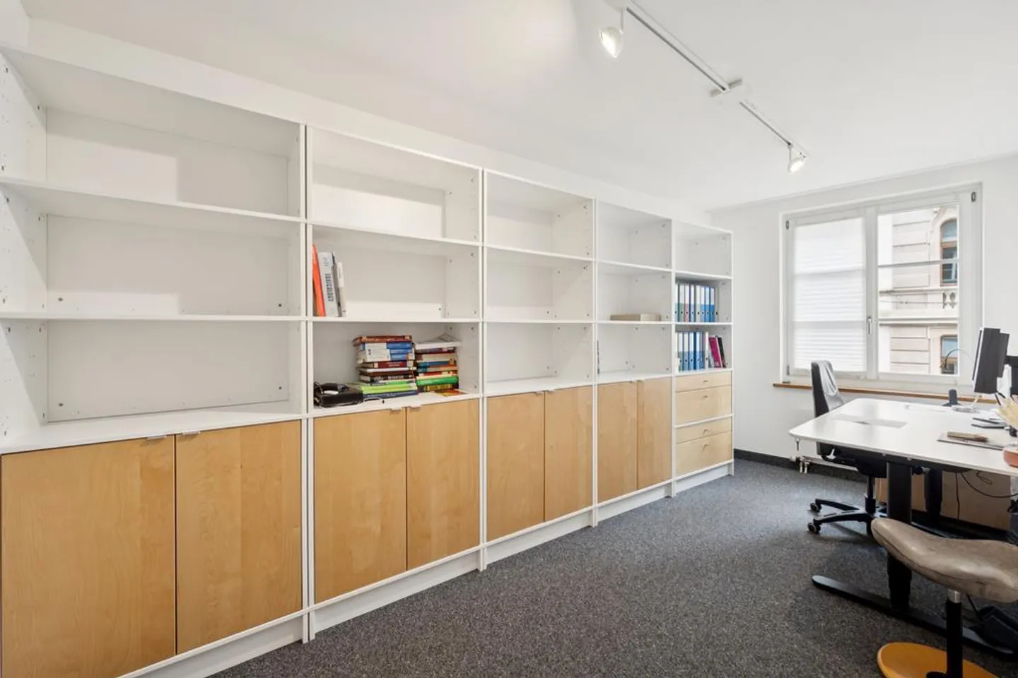 Office for rent in the historic building Zur Guldin Rosen 1432 - Photo 5 of 11