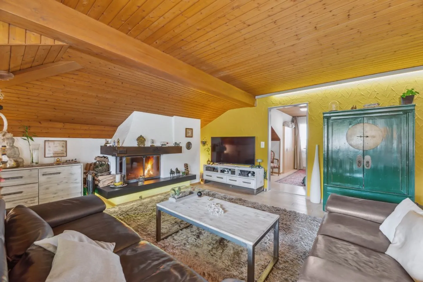 Charming apartment with character - Photo 2 of 8