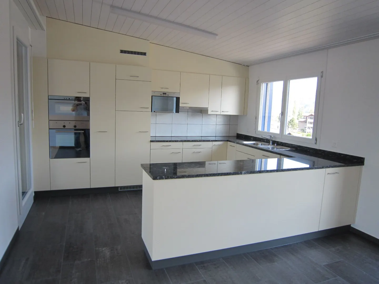 4.5-room penthouse apartment with winter garden - Photo 4 of 13