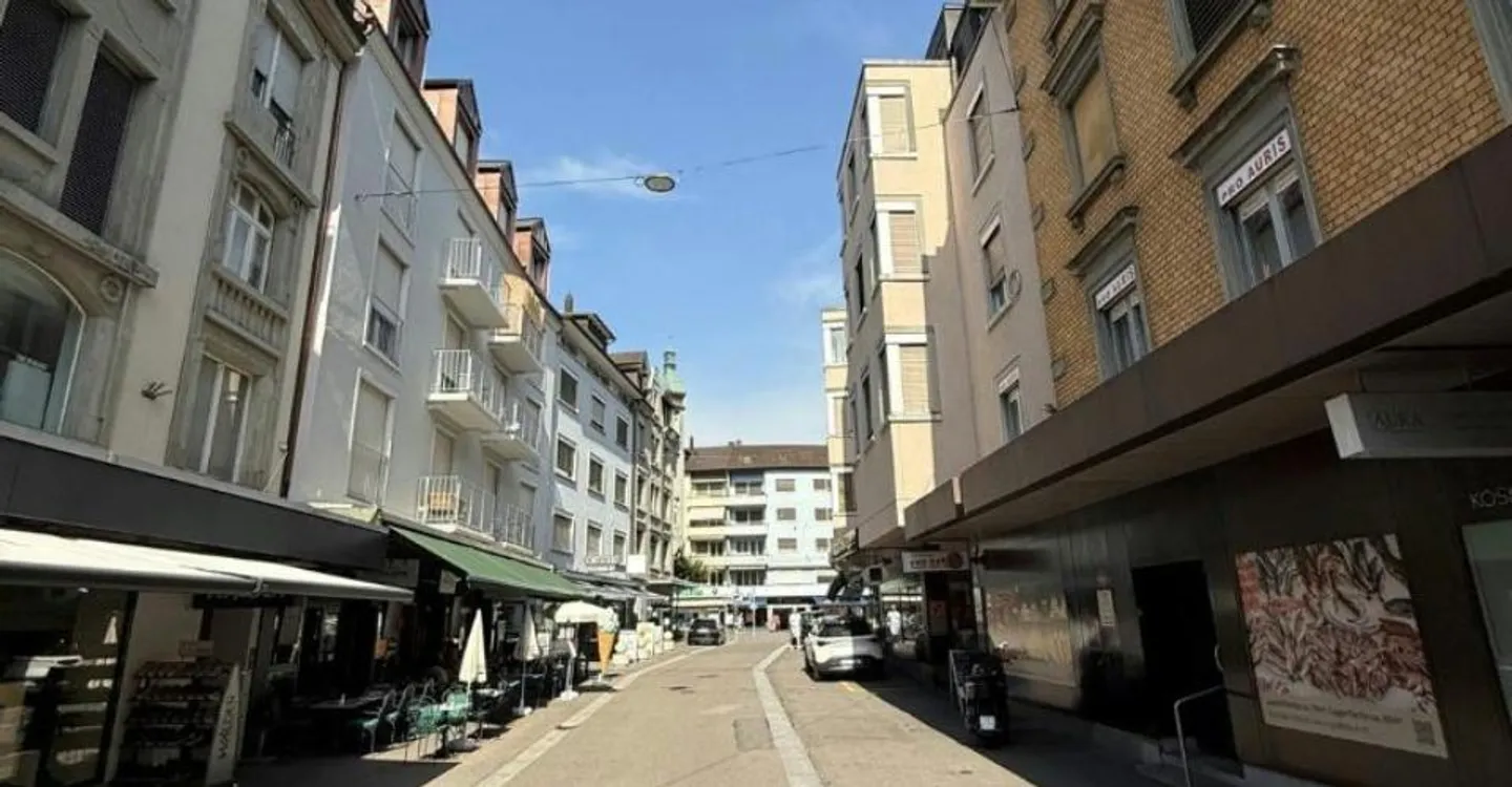 Prime location with high foot traffic - Retail space in Oerlikon - Photo 3 of 3