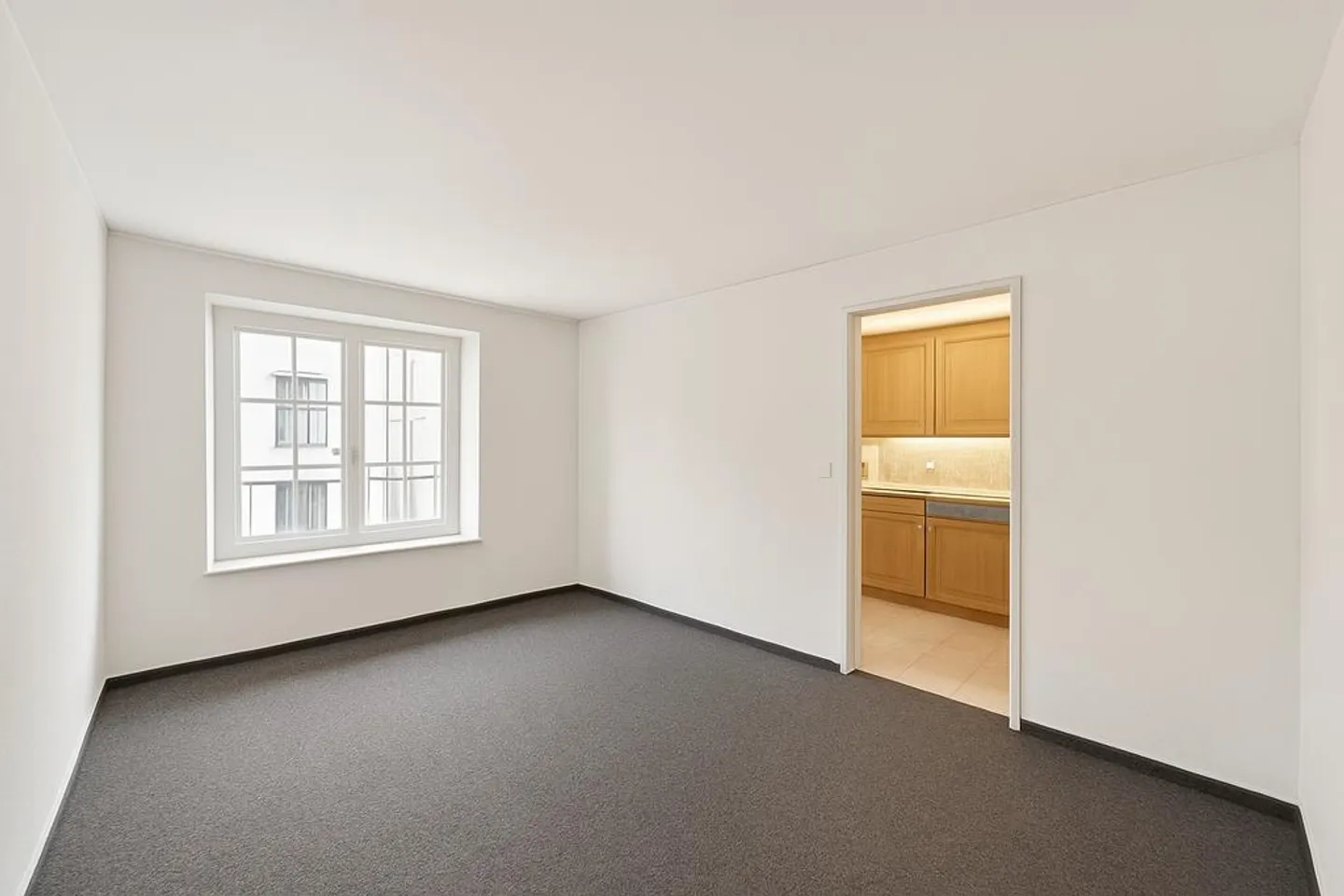 Office for rent in the historic building Zur Guldin Rosen 1432 - Photo 7 of 11