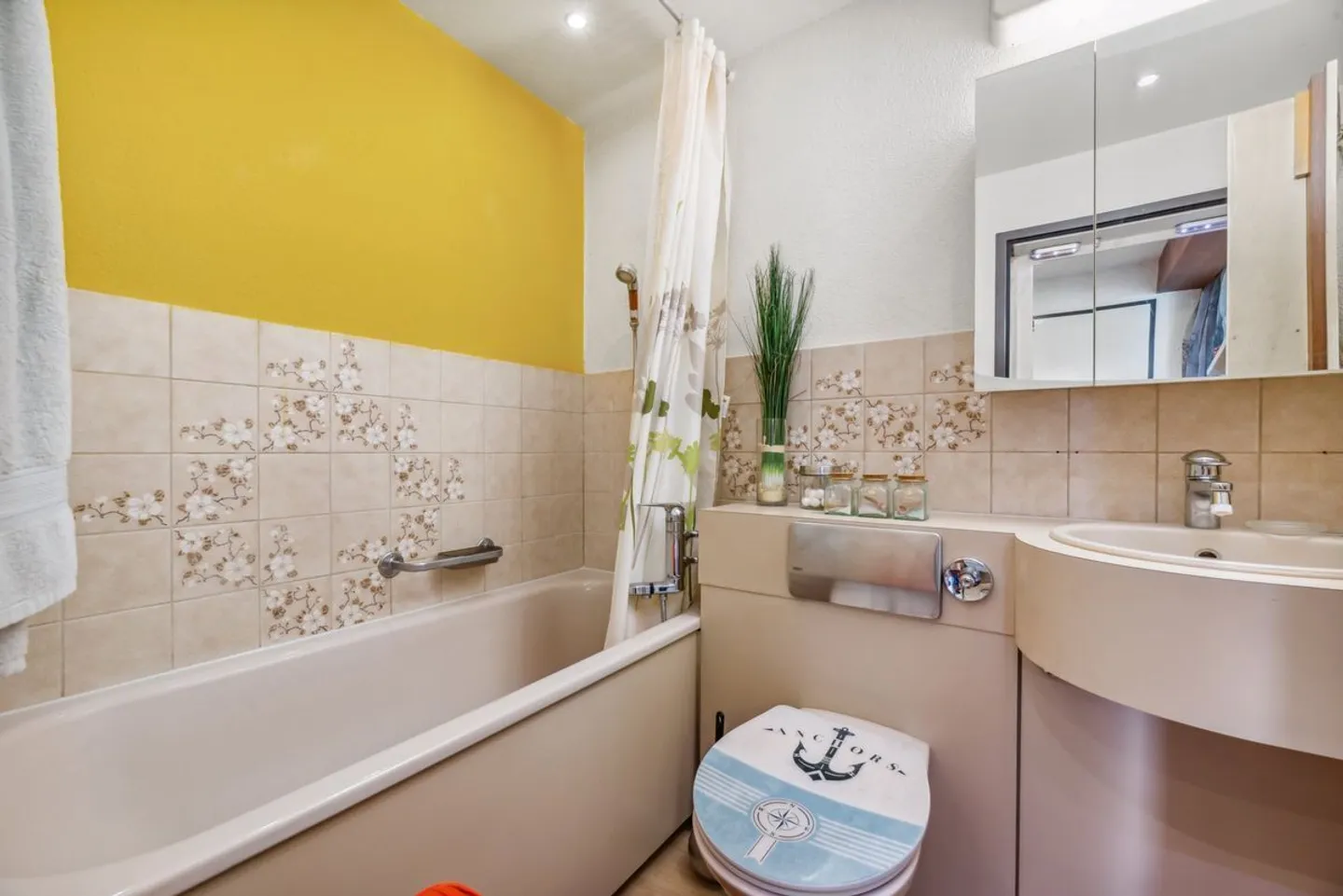 Charming apartment with character - Photo 7 of 8