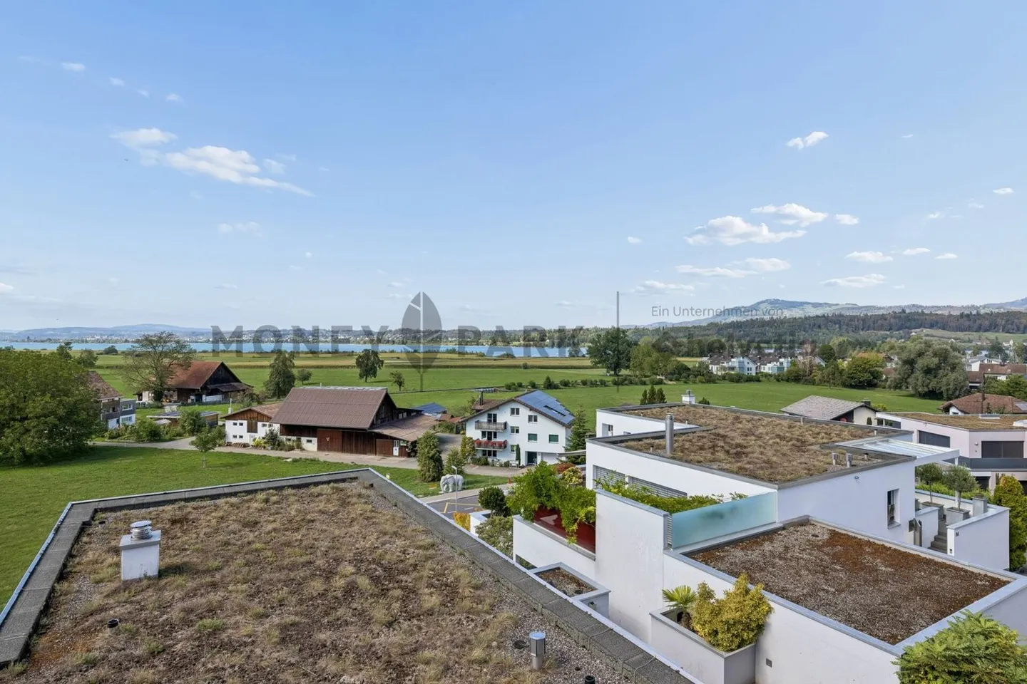 4.5- (5.5-)Zimmer-Terrassenwohnung am Zürichsee mit 180° Seesicht - Photo 1 of 9
