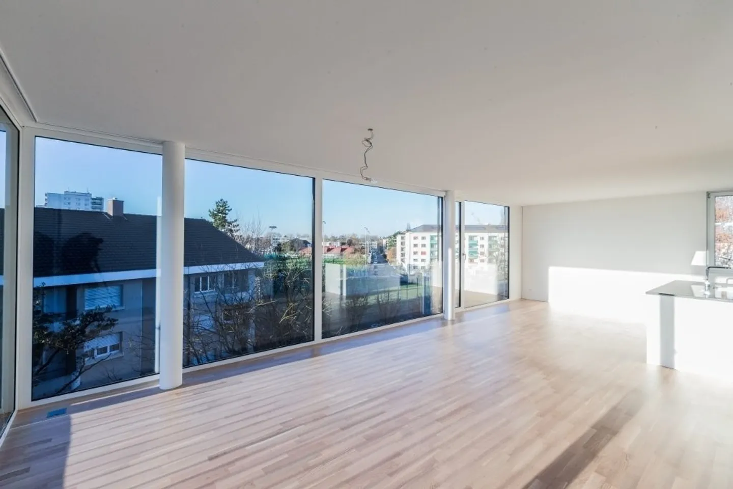 Ampio e luminoso appartamento di 4,5 stanze con finiture esclusive - Foto 3 di 6