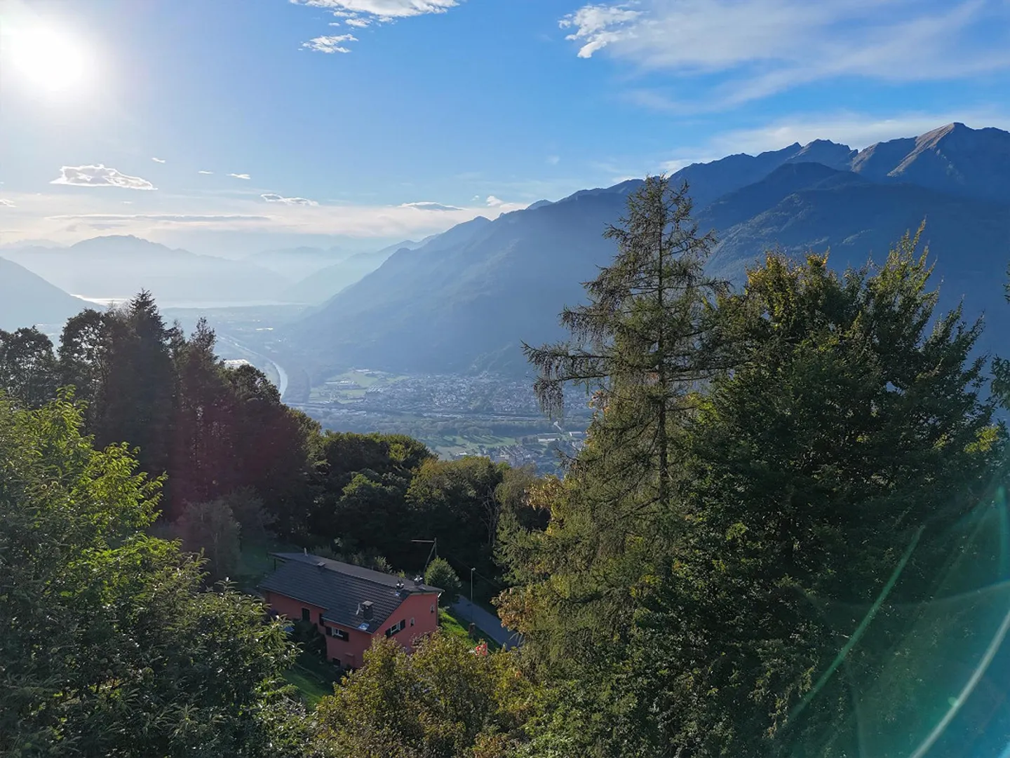 Rustikal, umgeben von Grün mit Panoramablick, nur wenige Minuten von Bellinzona entfernt - Foto 7 von 7