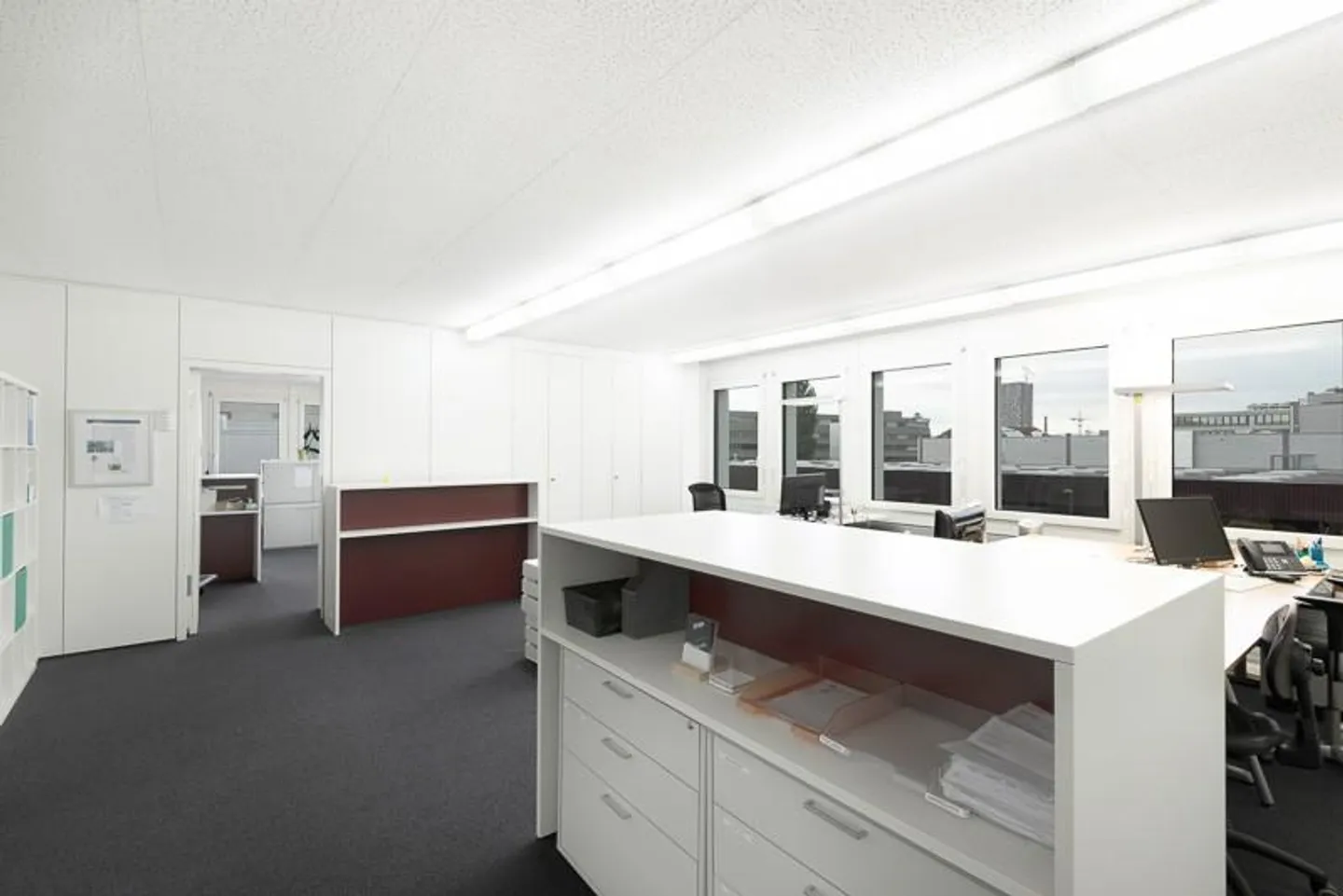 Perfekter Anschluss an das öV- und Strassennetz: 166 m2 Büroraum - Foto 4 von 7