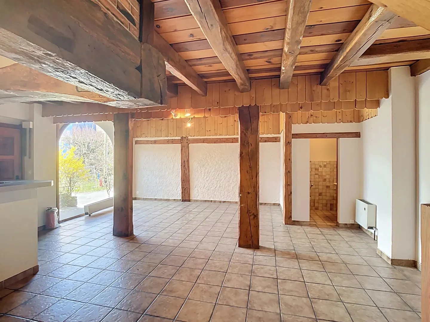 Charming apartment with private terrace of 25 m² - Photo 2 of 10