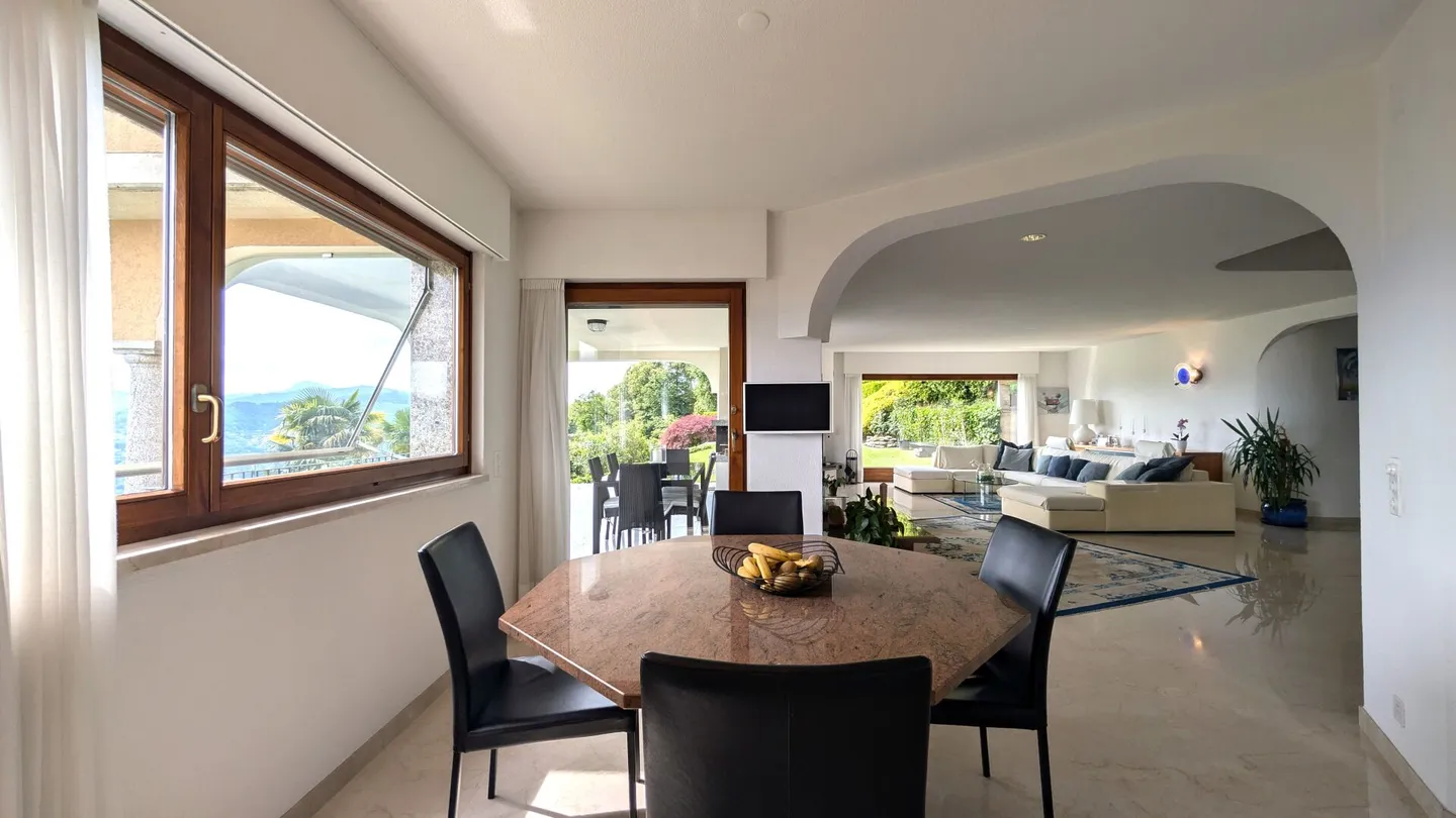 Elegance and privacy just minutes from Lugano - Villa with panoramic terrace - Photo 6 of 19