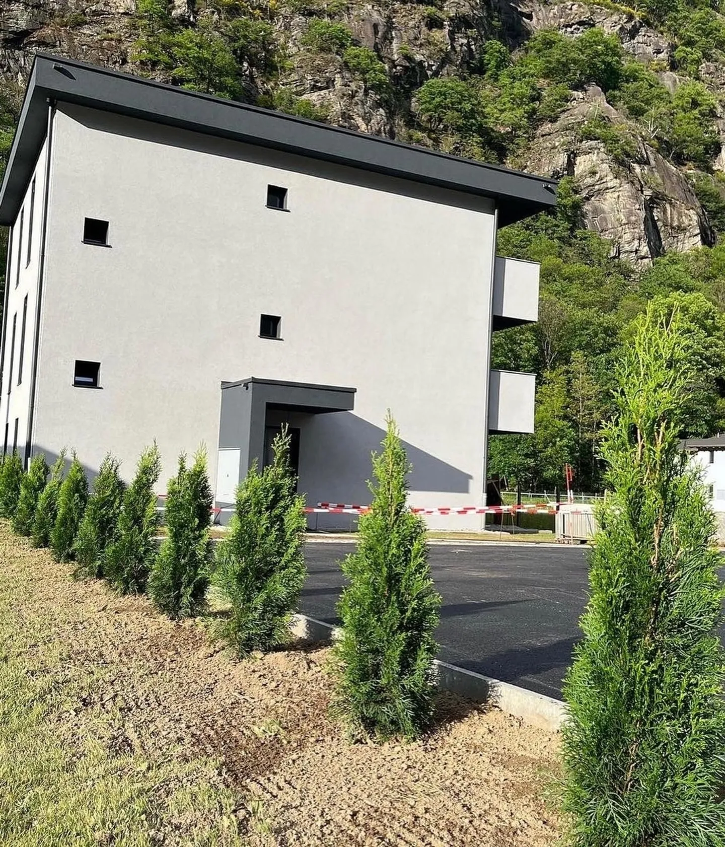 Palazzina a Reddito di Recente Costruzione di Pollegio - Photo 1 sur 9