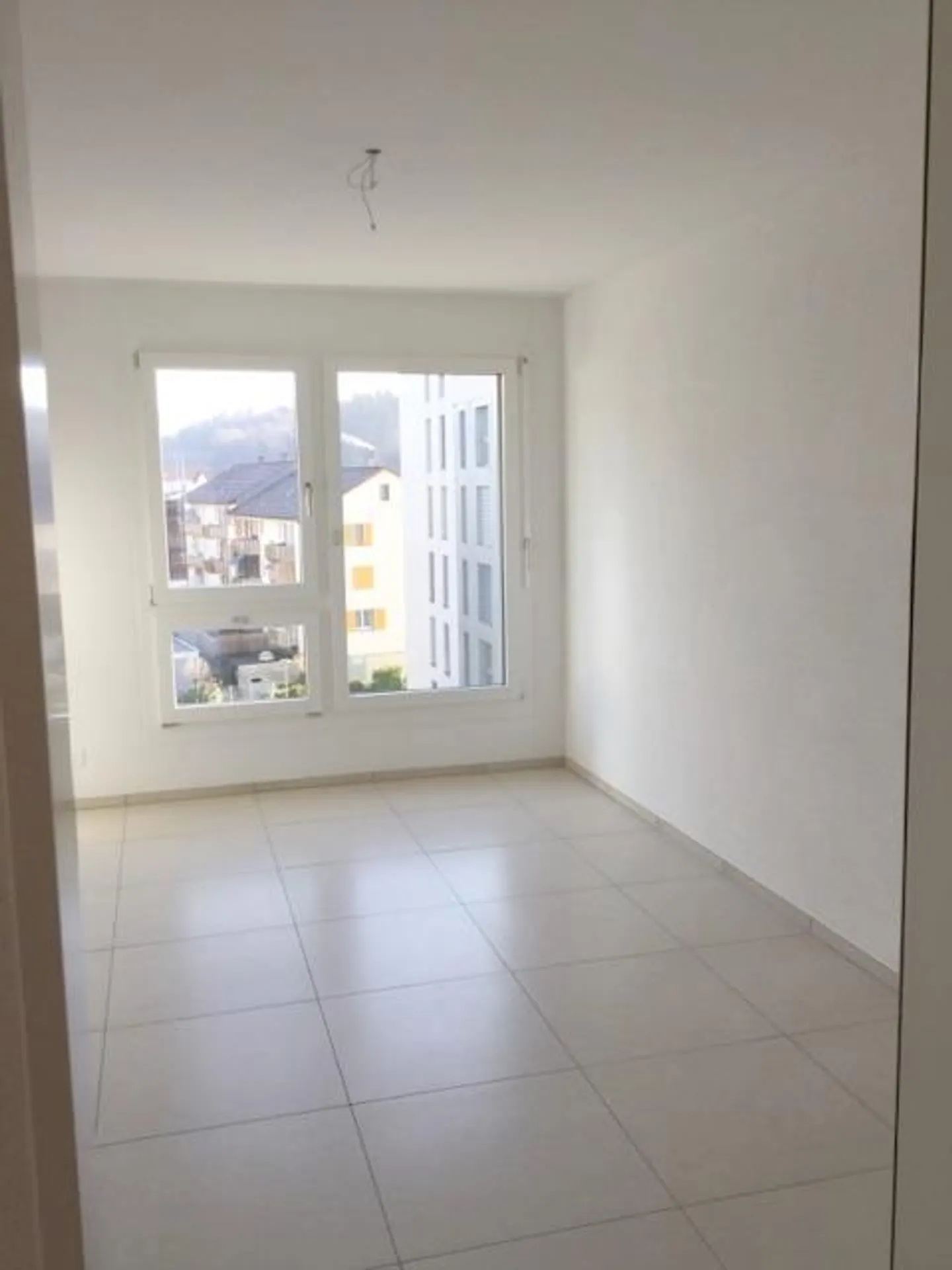 Moderne 4.5 Zimmer Wohnung - Foto 3 von 5