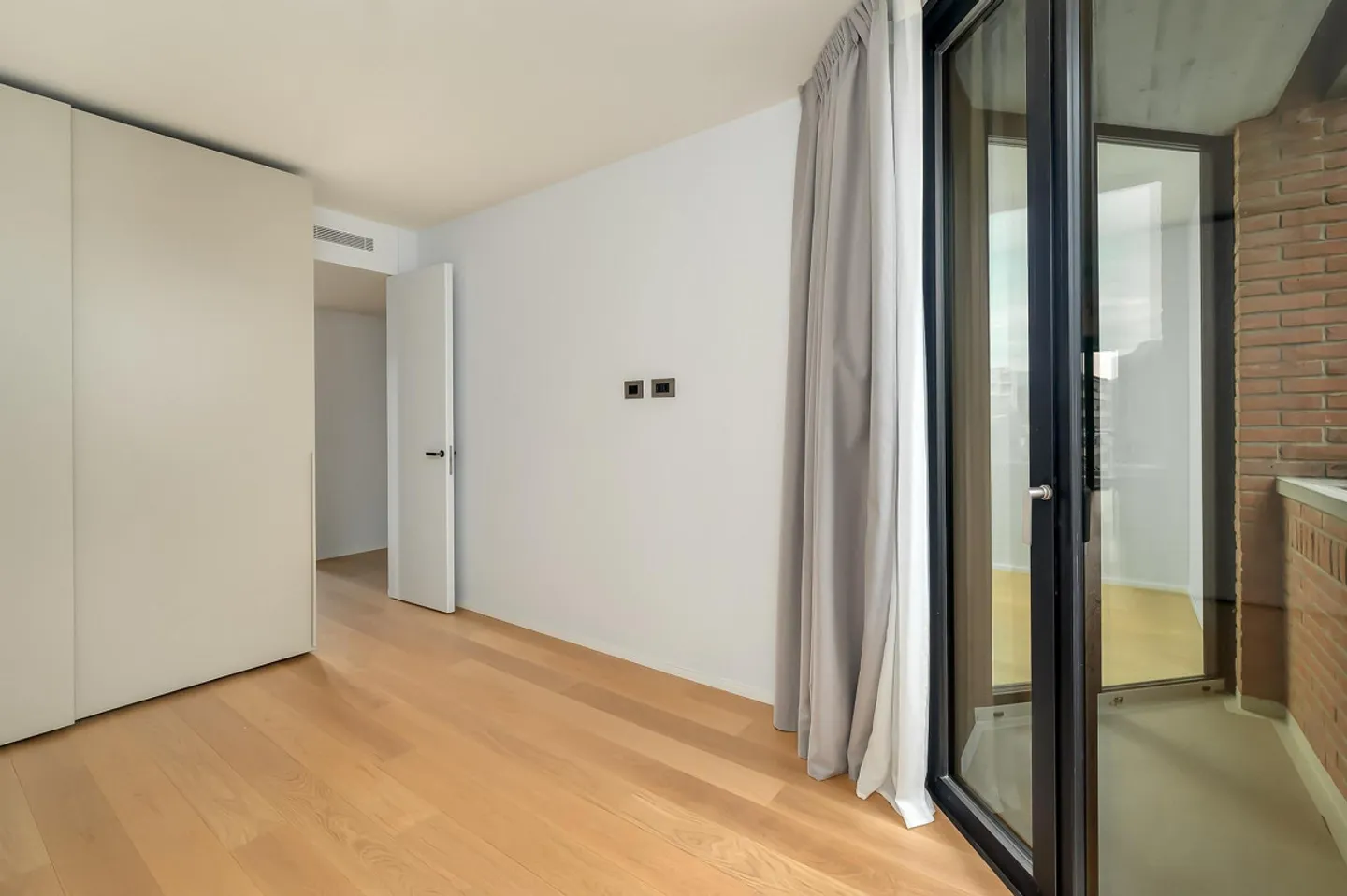 NEW DUPLEX PENTHOUSE IN LUGANO - Photo 4 of 13