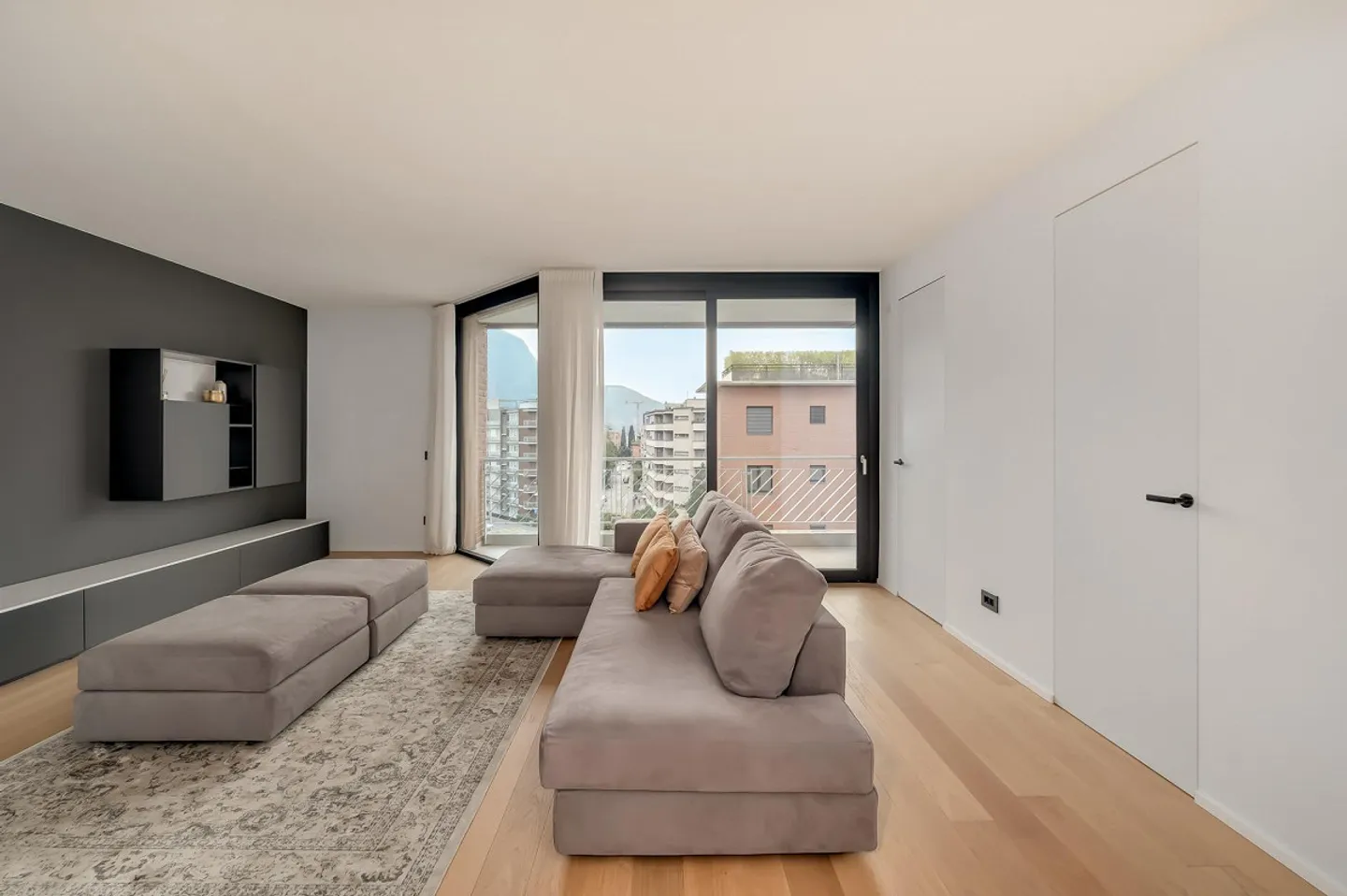 NEW DUPLEX PENTHOUSE IN LUGANO - Photo 7 of 13