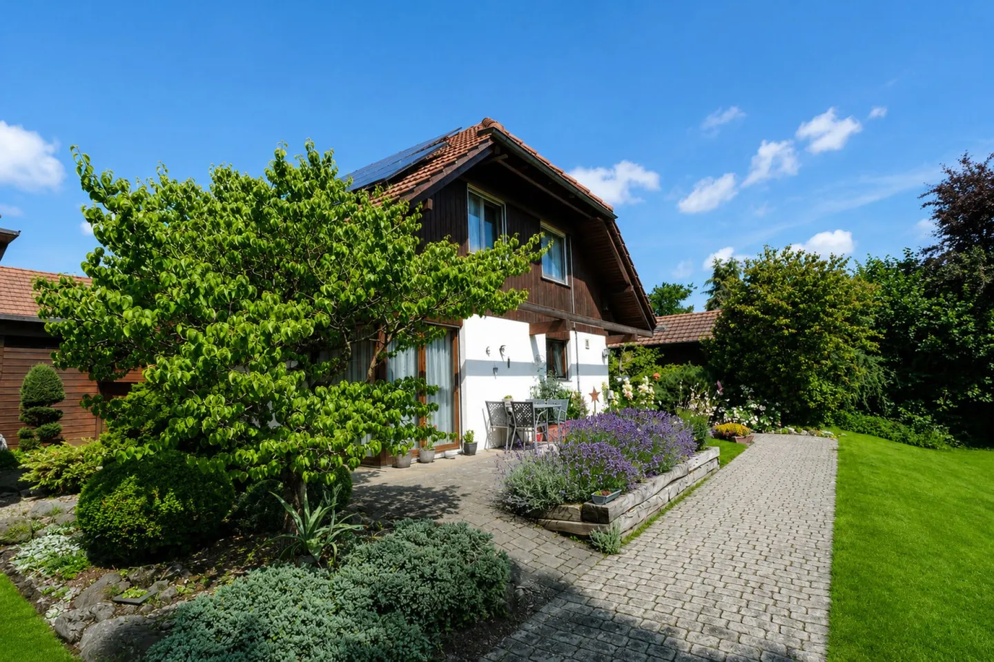 Charmantes Einfamilienhaus mit Garten - Foto 1 von 4