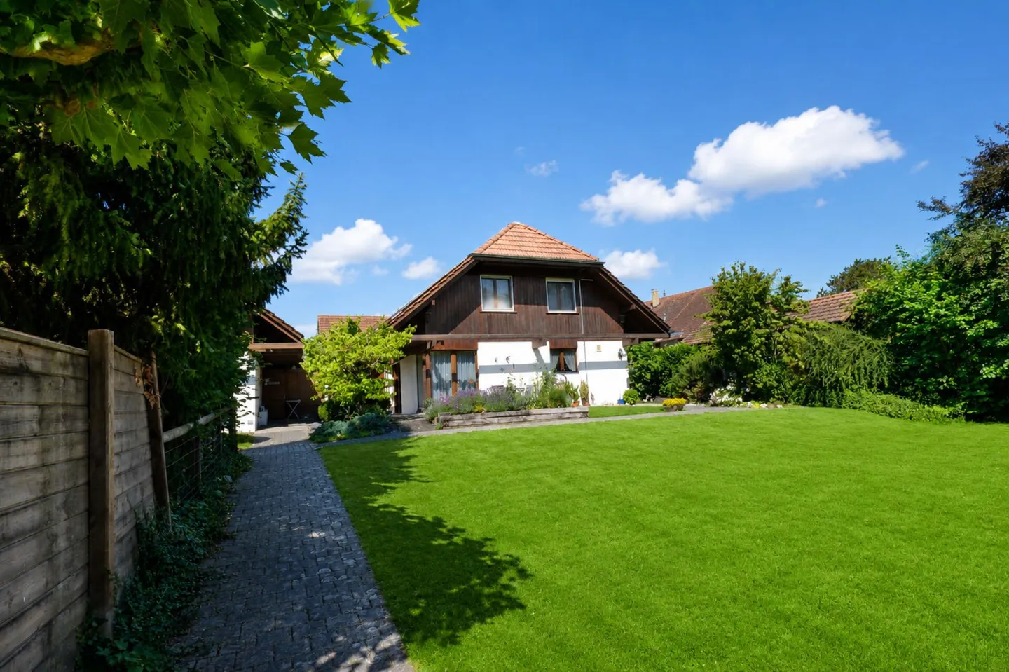 Charmantes Einfamilienhaus mit Garten - Foto 2 von 4