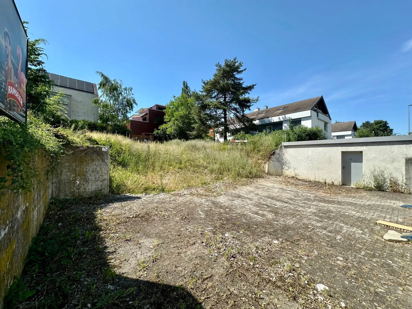 Terrain attractif avec projet de maison individuelle approuvé - Photo 1 sur 3