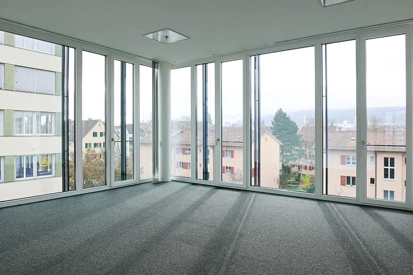 Design elegante presso la stazione di Altstetten: spazio ufficio moderno di 286 m2 - Foto 2 di 8