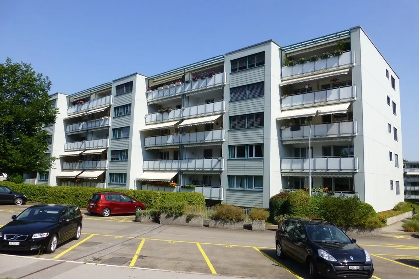 Appartamento moderno con balcone soleggiato - Foto 1 di 8