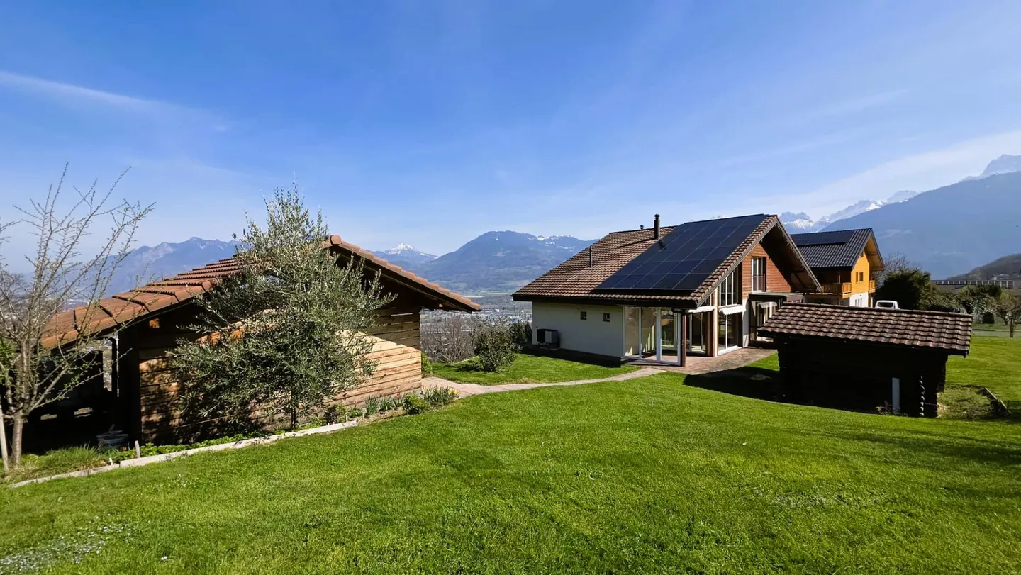 VILLA WITH BUILDABLE LAND - Photo 3 of 11