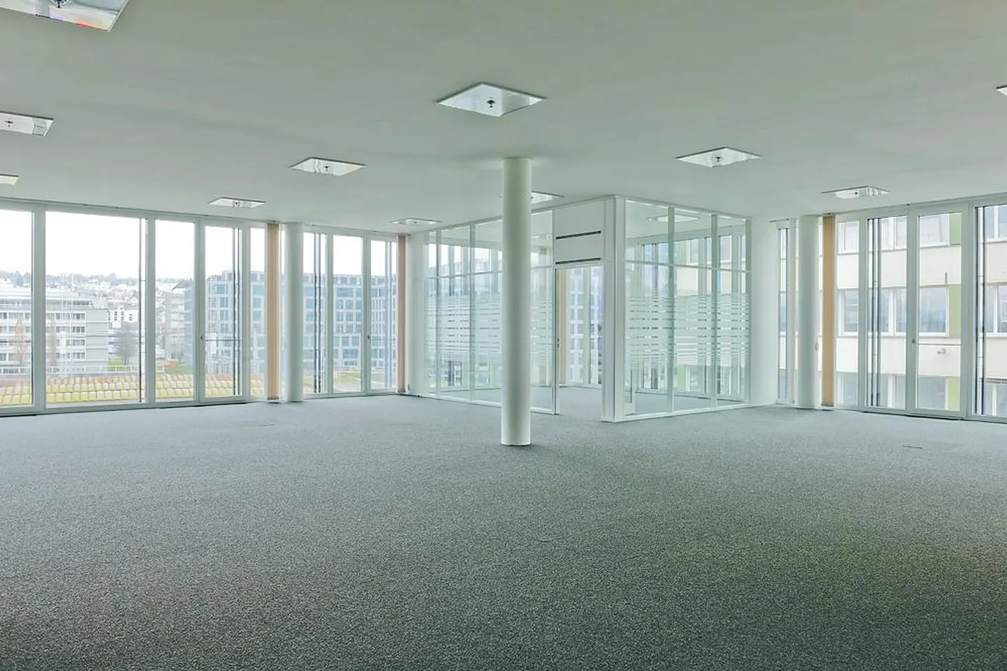 Design elegante presso la stazione di Altstetten: spazio ufficio moderno di 286 m2 - Foto 4 di 8
