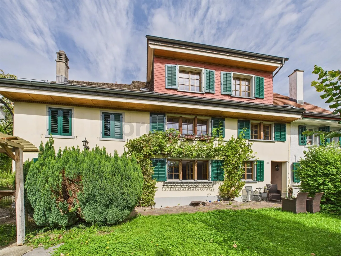 Casa con 12 stanze - Foto 1 di 13