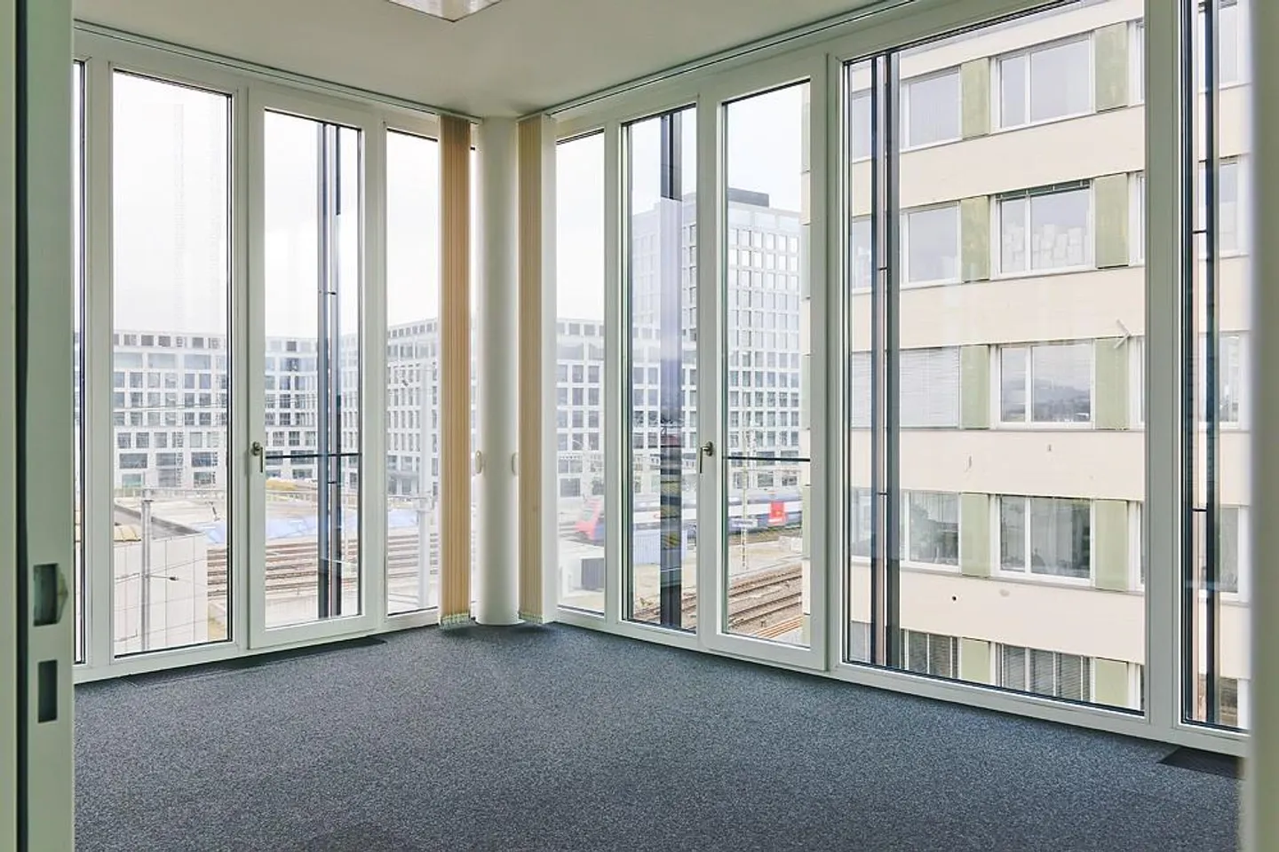Design elegante presso la stazione di Altstetten: spazio ufficio moderno di 286 m2 - Foto 6 di 8