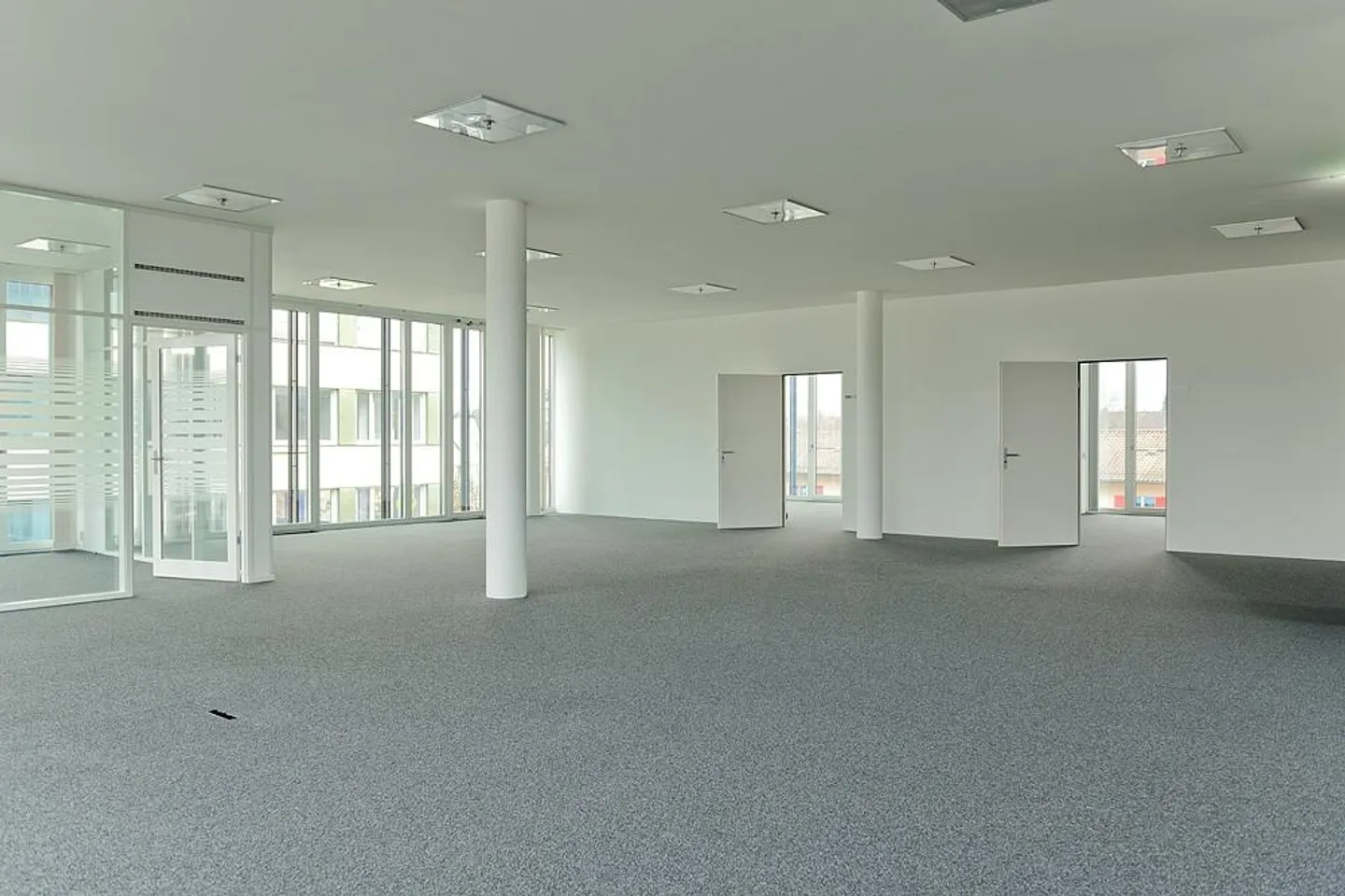 Design elegante presso la stazione di Altstetten: spazio ufficio moderno di 286 m2 - Foto 7 di 8