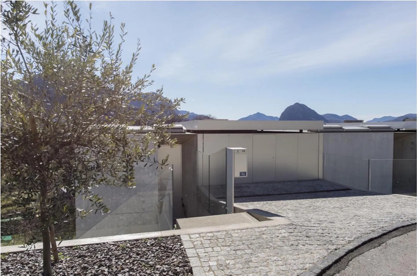 GERÄUMIGES DUPLEX MIT GARTEN UND GRÜNBLICK - Foto 1 von 7